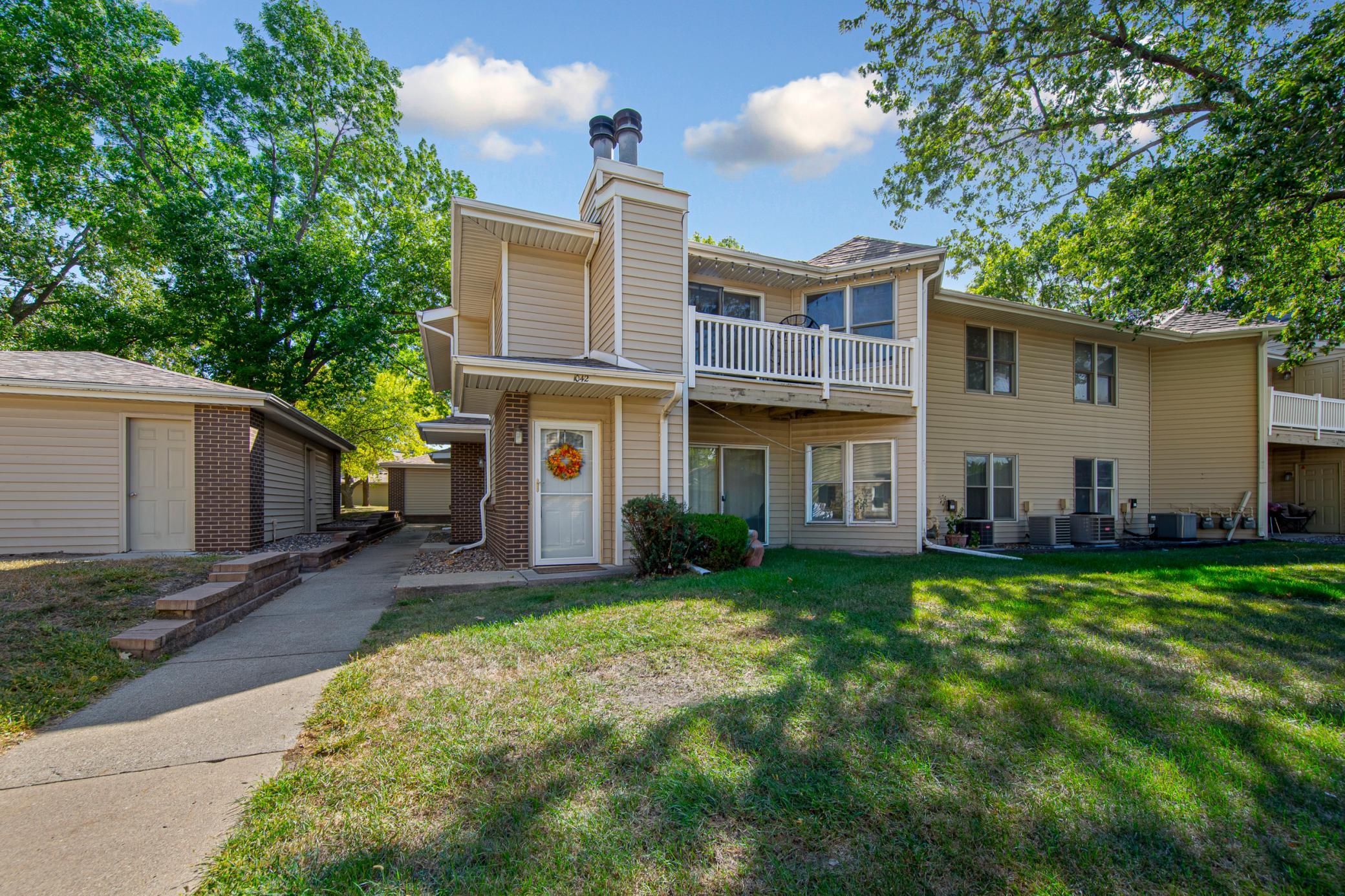 1042 E Travelers Trail — photo