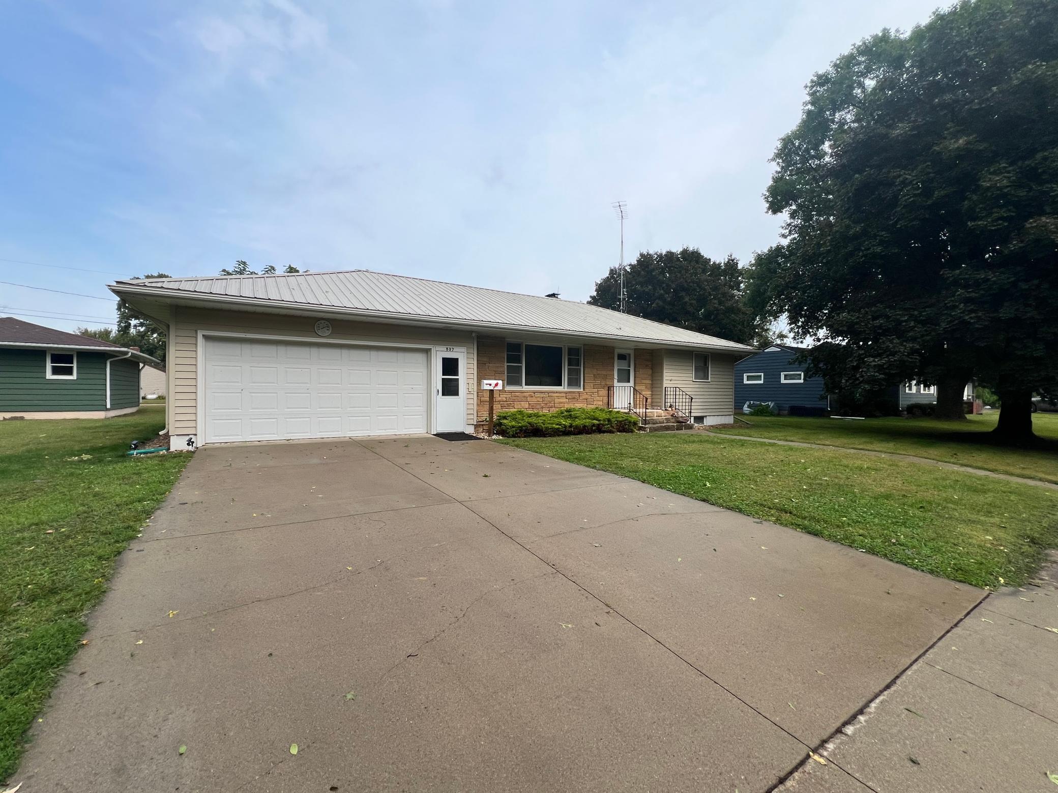 537 E Ronning Avenue, Appleton, MN 56208 — photo 2