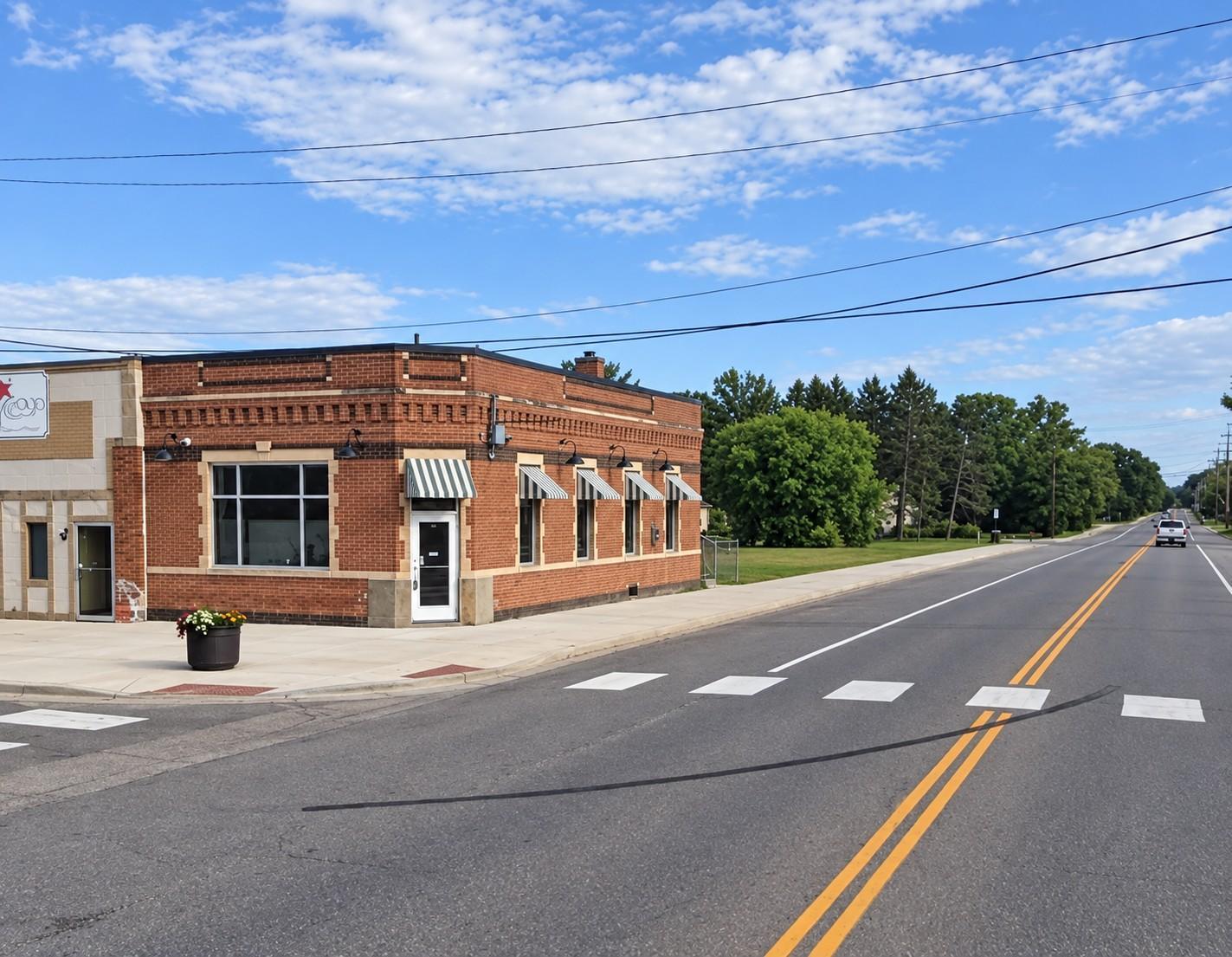 104 Cedar Avenue E Entire Bldg — photo