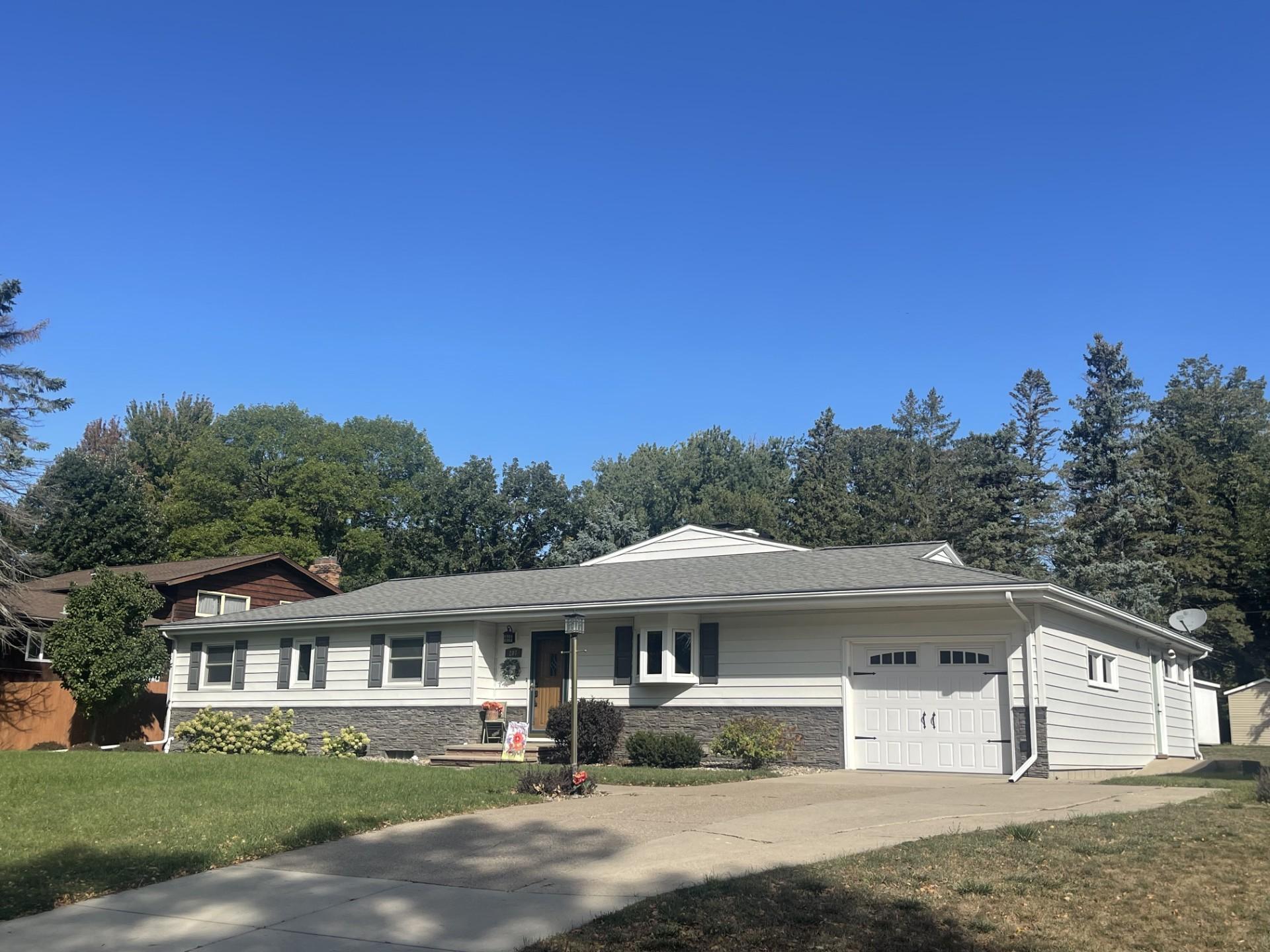 207 E Hollett Street — photo