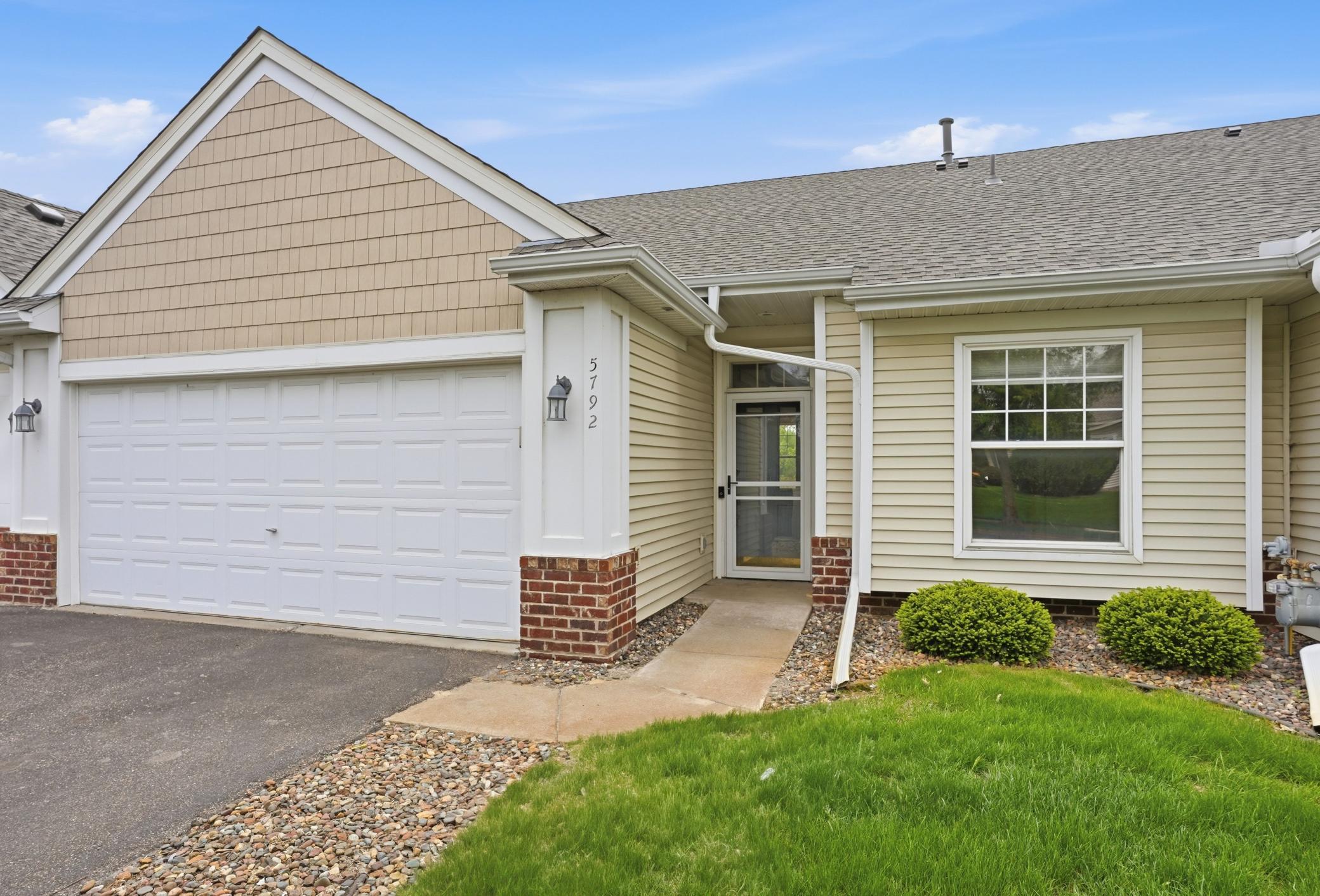 5792 Prairie Ridge Drive #182, Shoreview, MN 55126