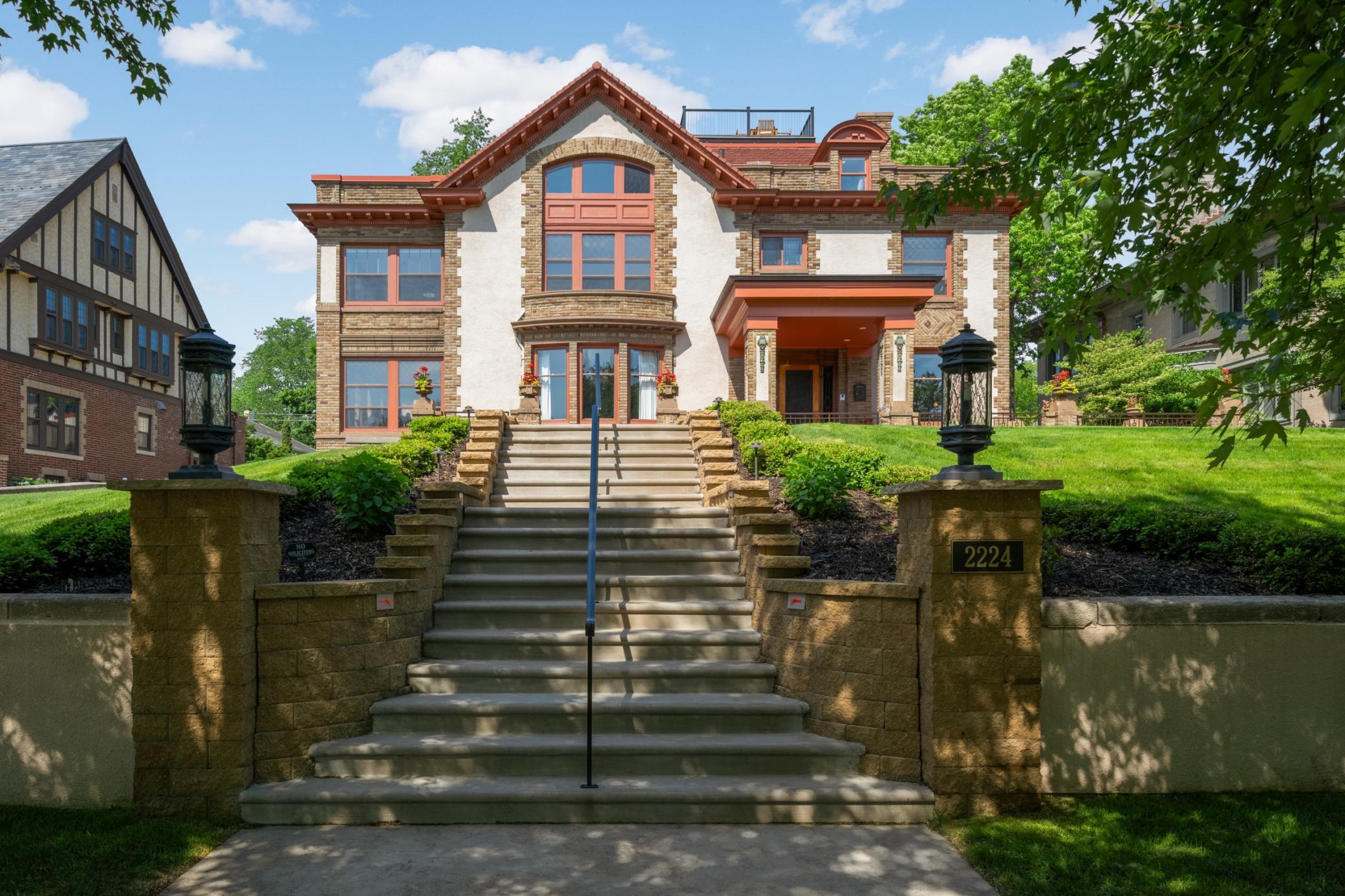 2224 W Lake Of The Isles Parkway — photo