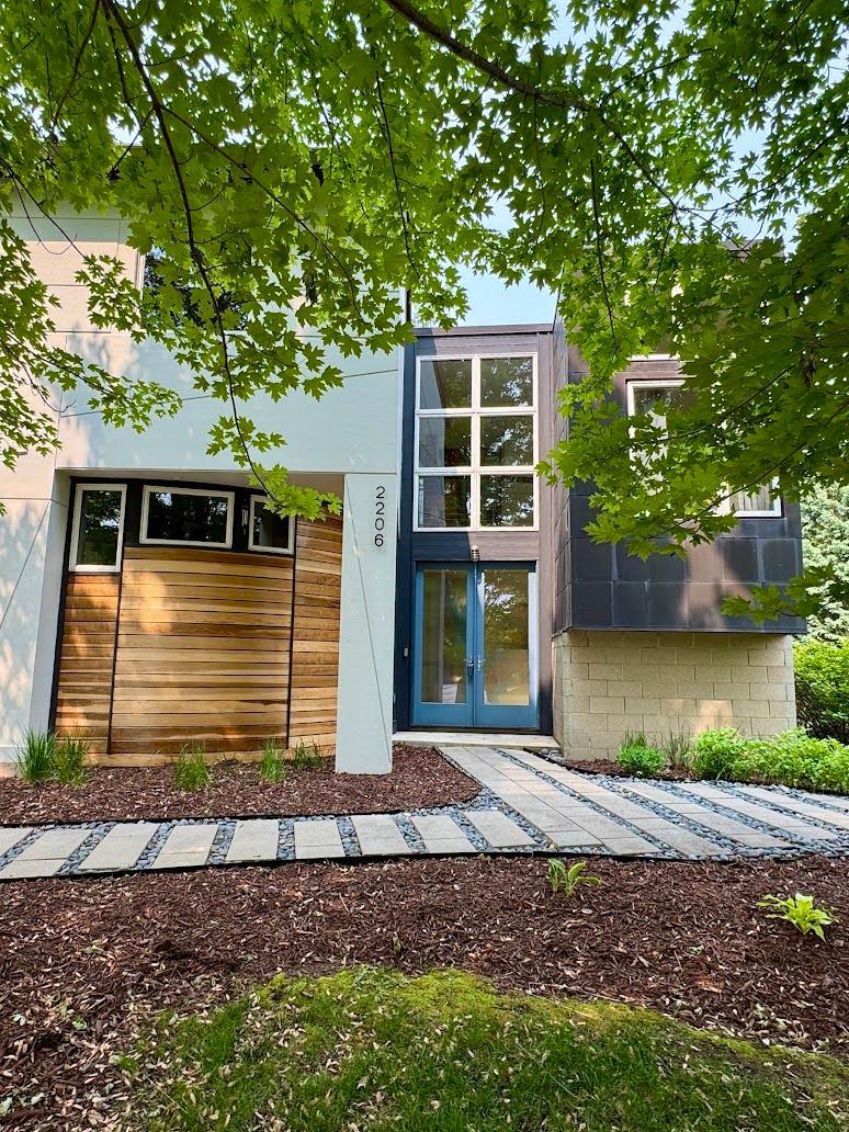 2206 Grant Court — photo