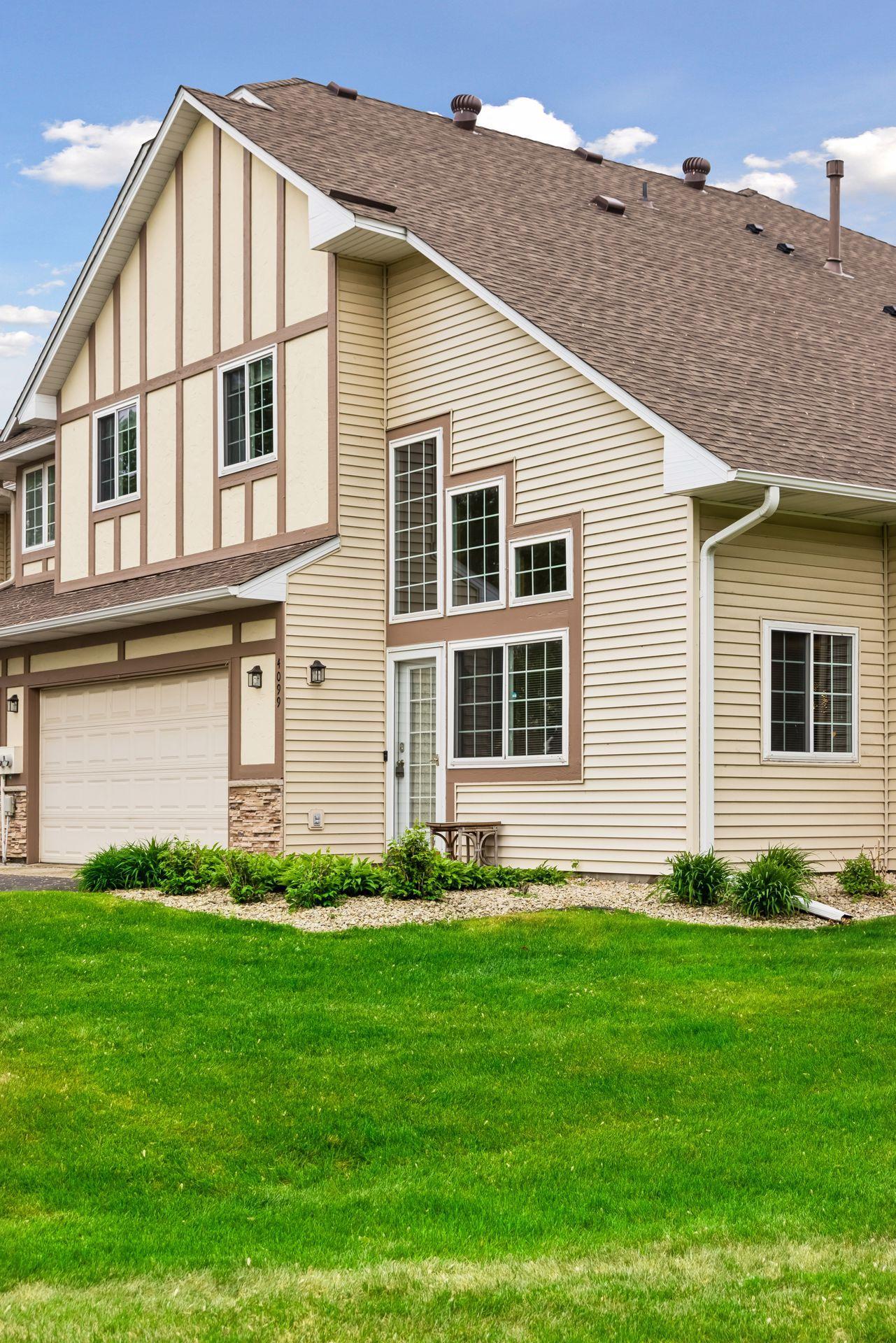 4099 Meadowlark Curve — photo
