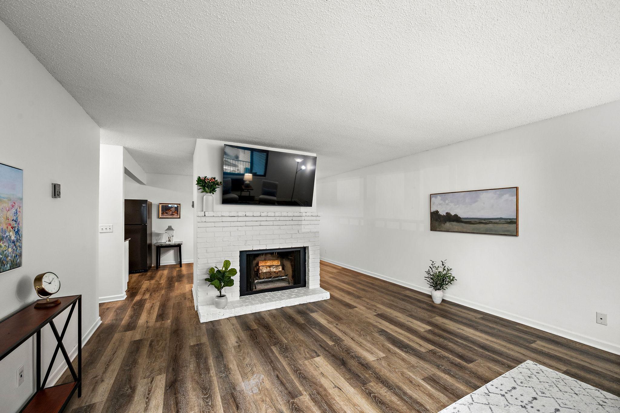 350 Shelard Parkway Unit 106 — photo