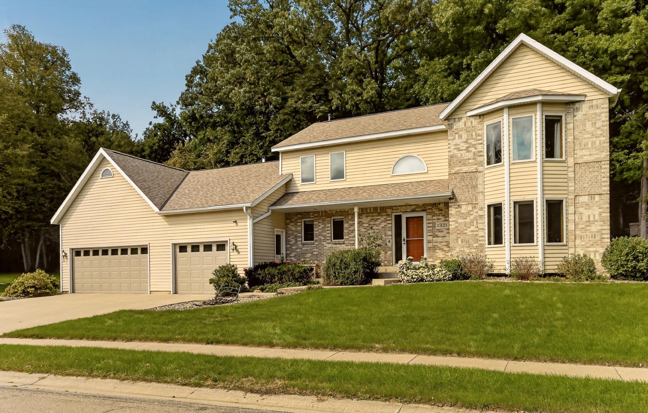 1321 Woodland Drive SW — photo