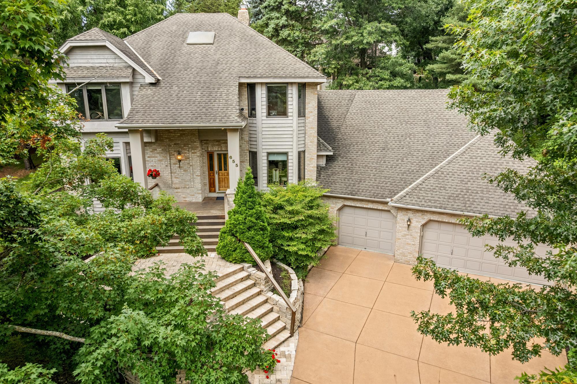 655 Evergreen Circle — photo