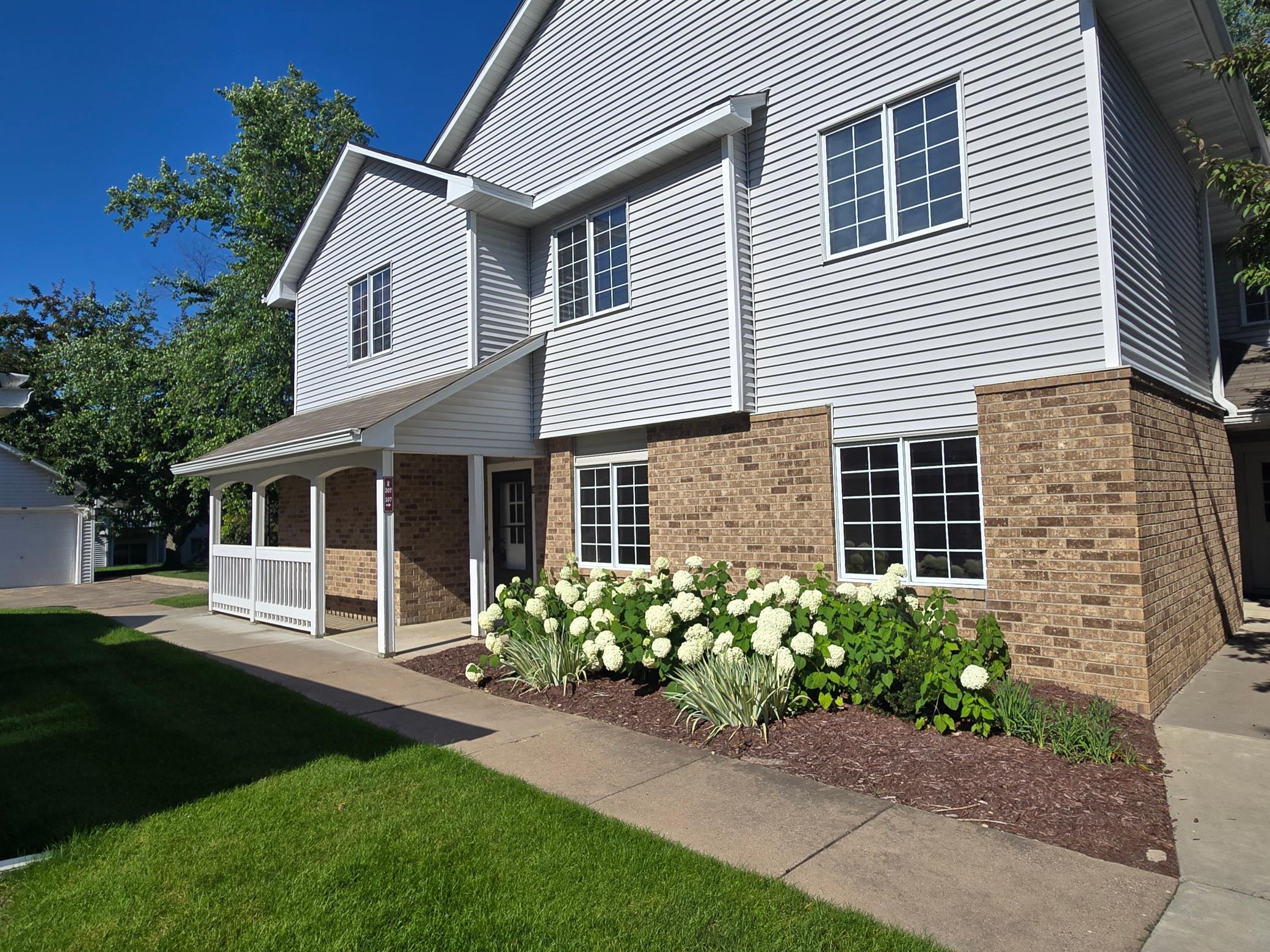 3545 Blue Jay Way 107 — photo