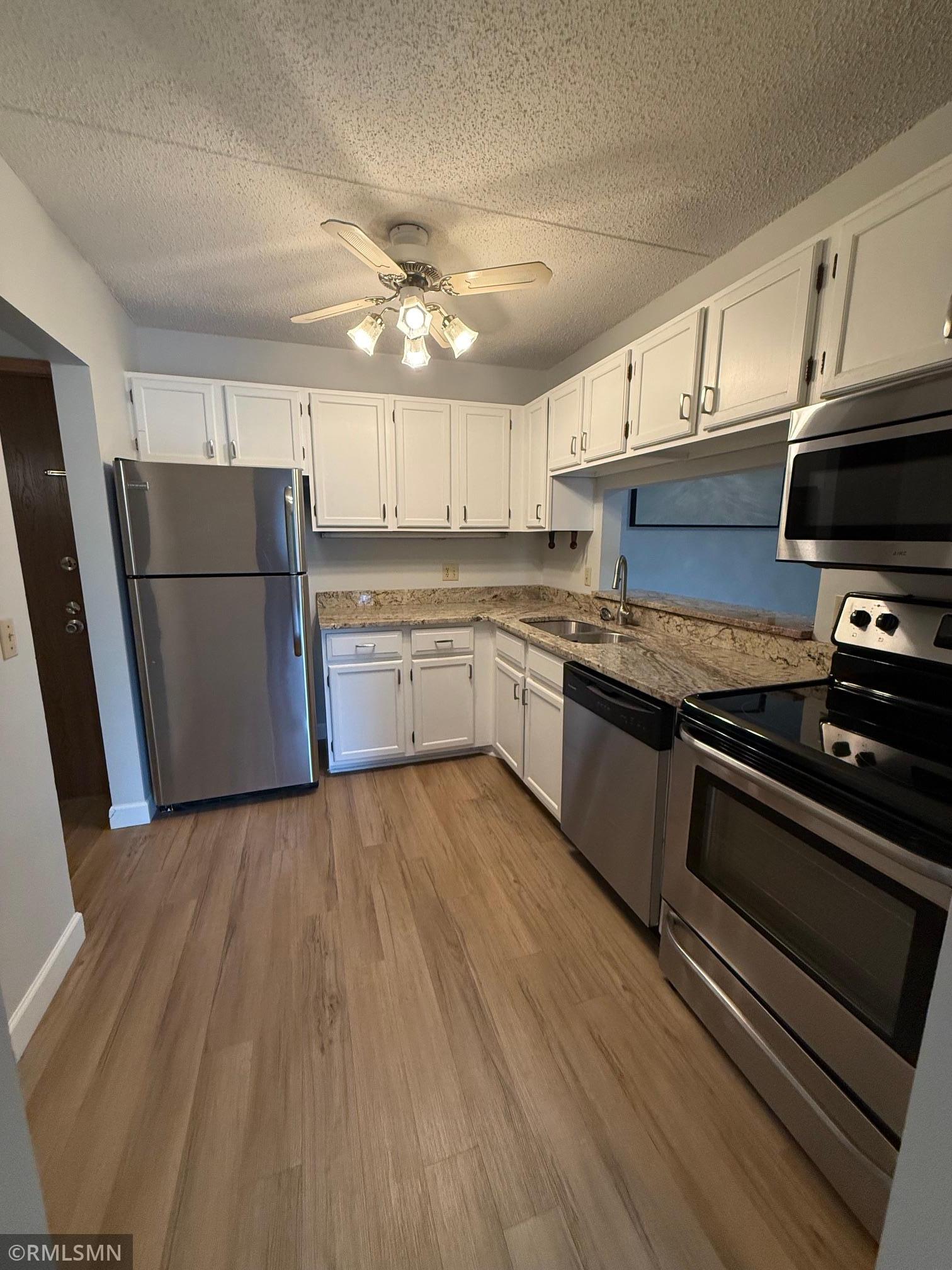 10511 Cedar Lake Road 309 — photo