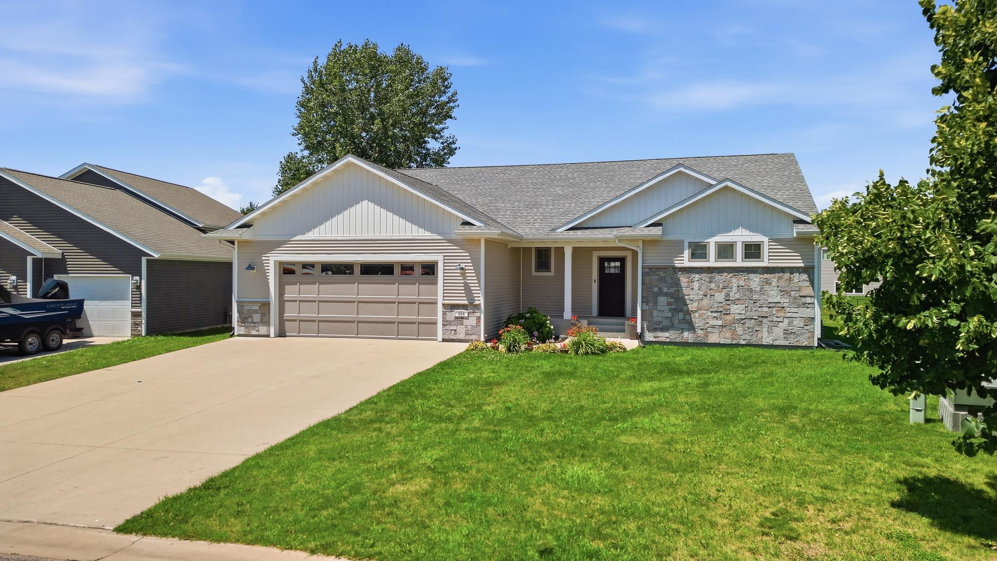 820 Fieldcrest Drive — photo