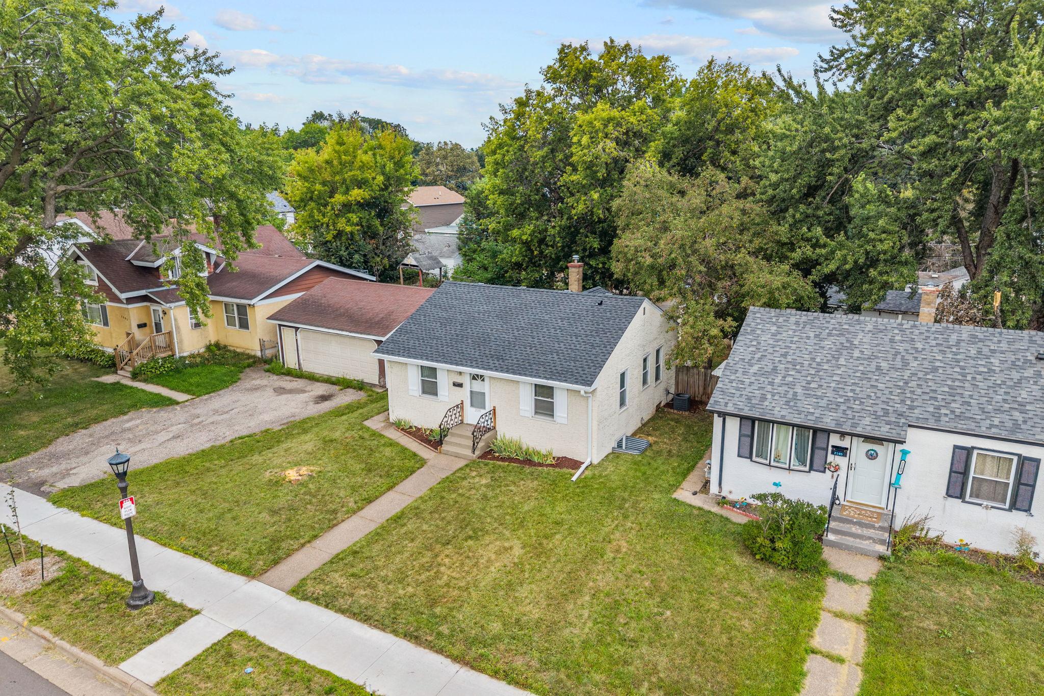2099 Minnehaha Avenue E — photo