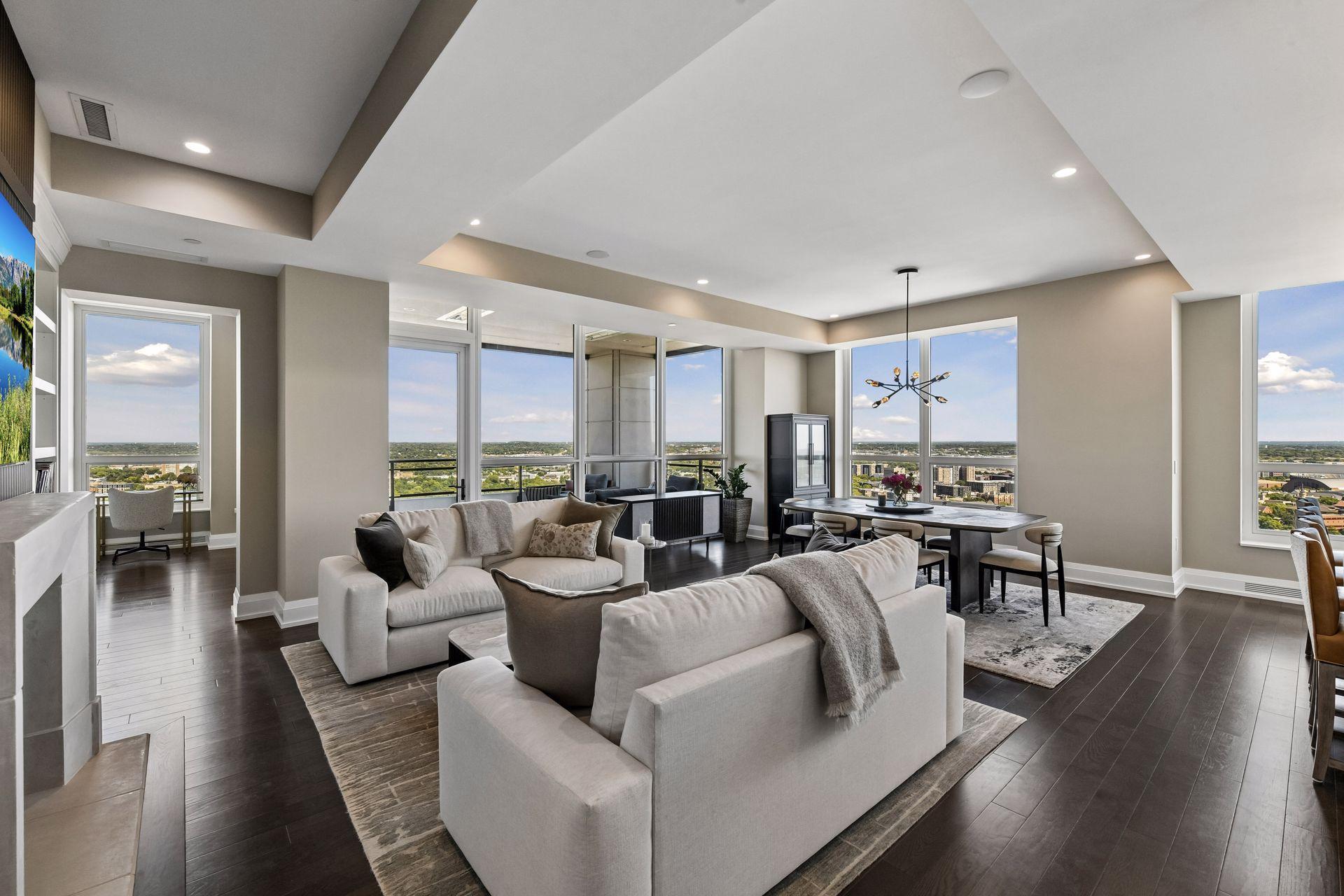 1111 W River Parkway 32C — photo