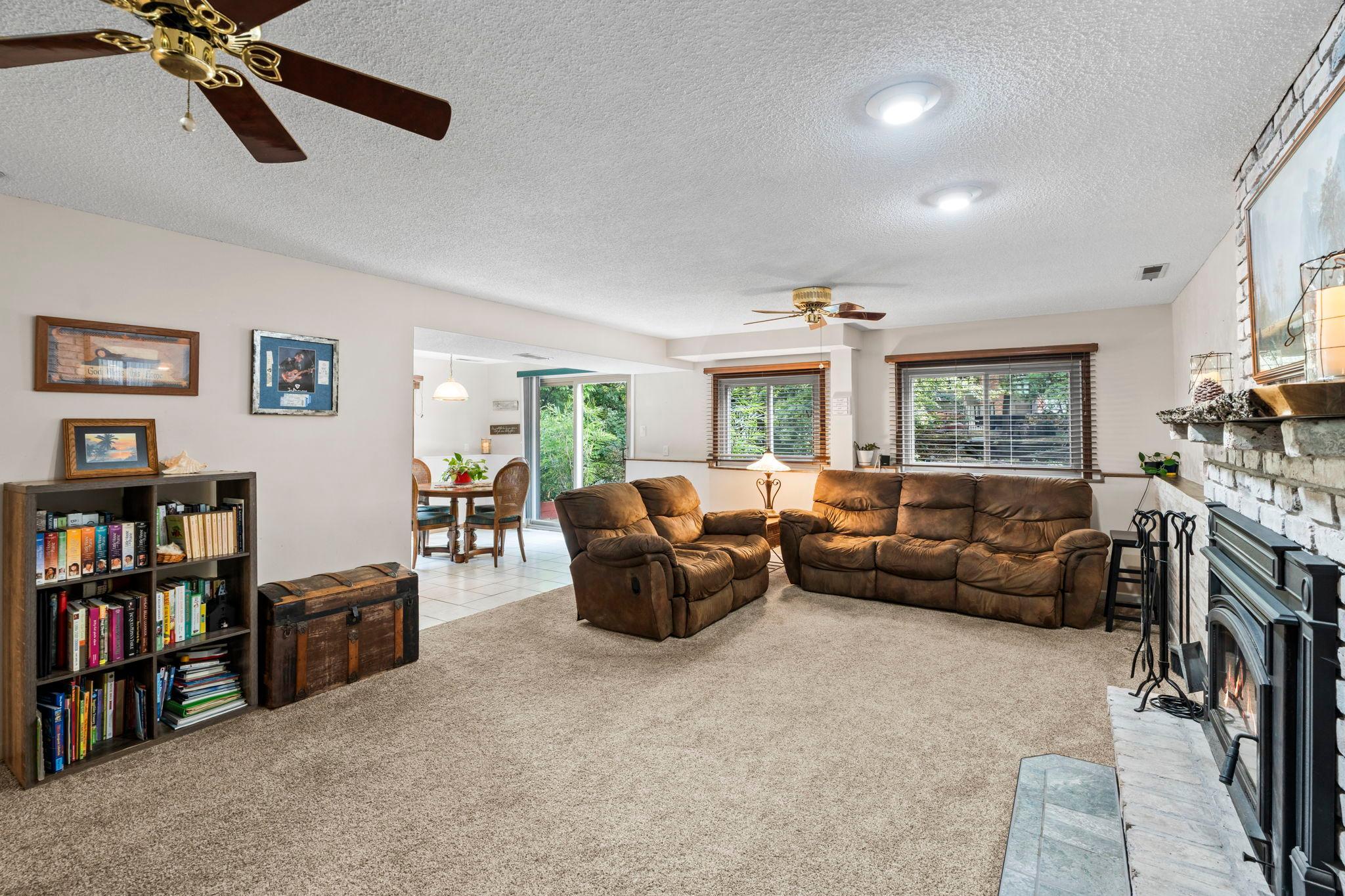 13405 Walnut Drive — photo