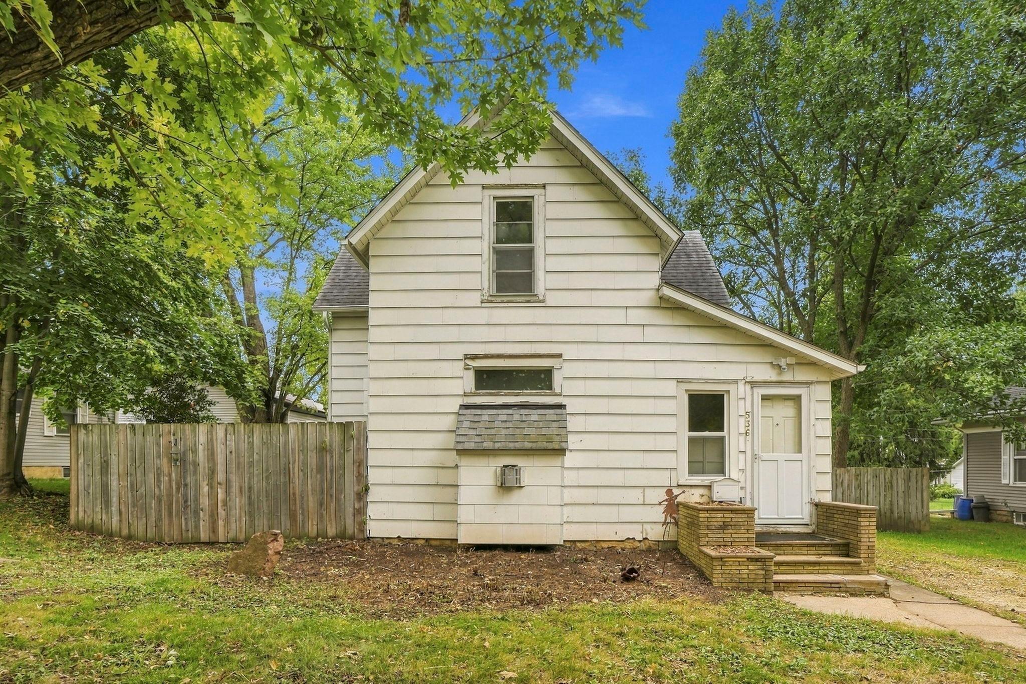 536 E Maple Street — photo