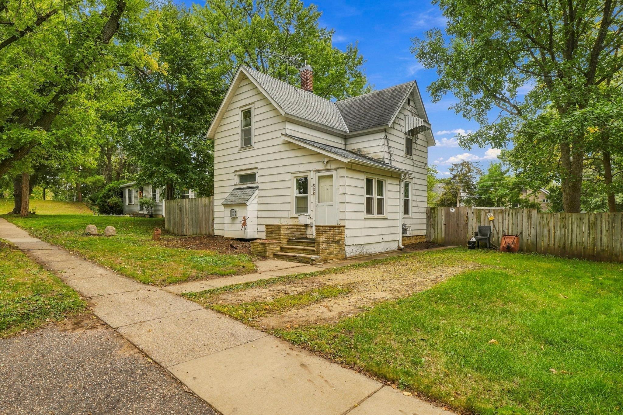 536 E Maple Street, River Falls, WI 54022 — photo 2