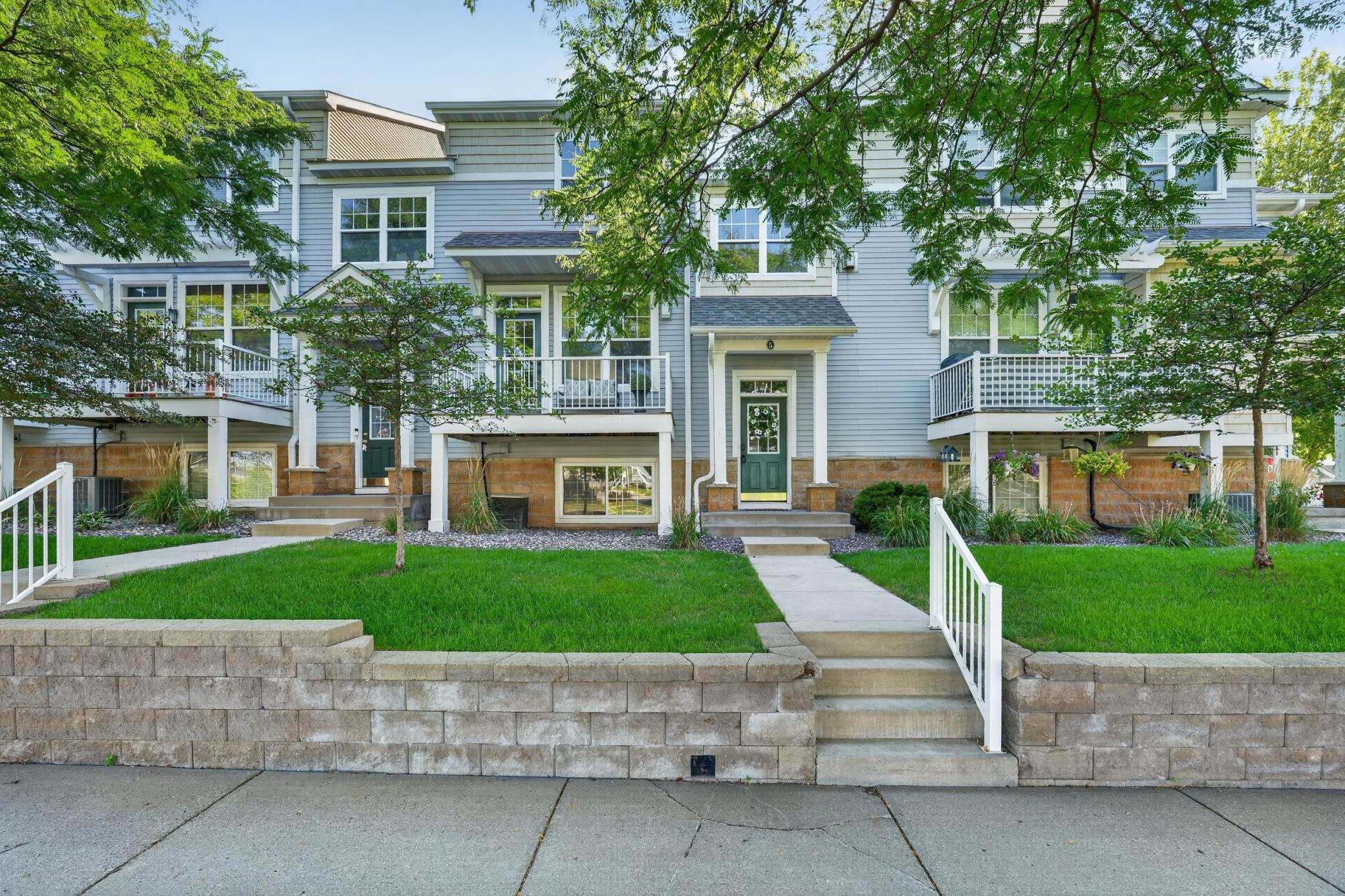 1667 Village Trail E 5 — photo