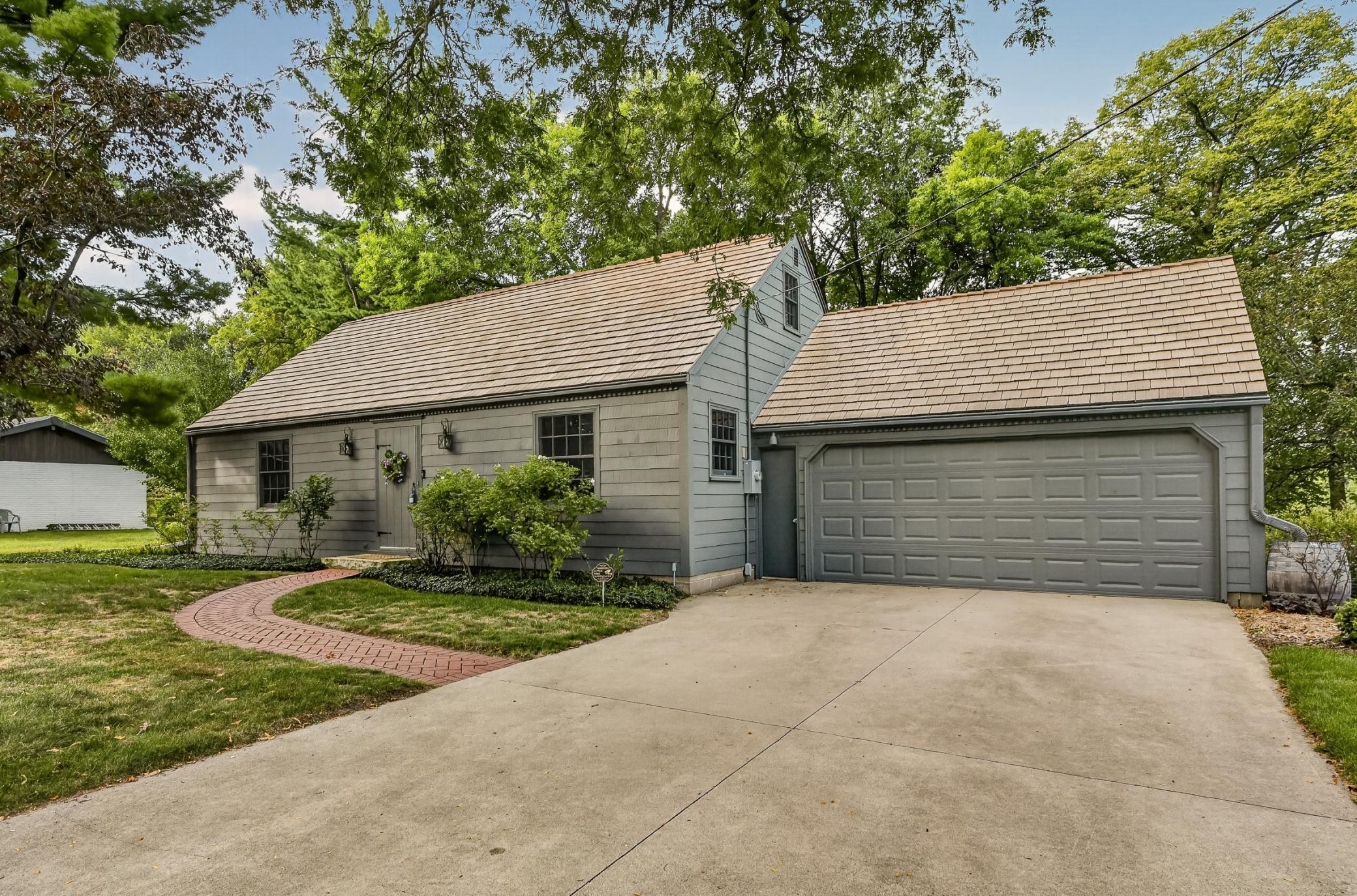 2645 Riverside Lane NE — photo