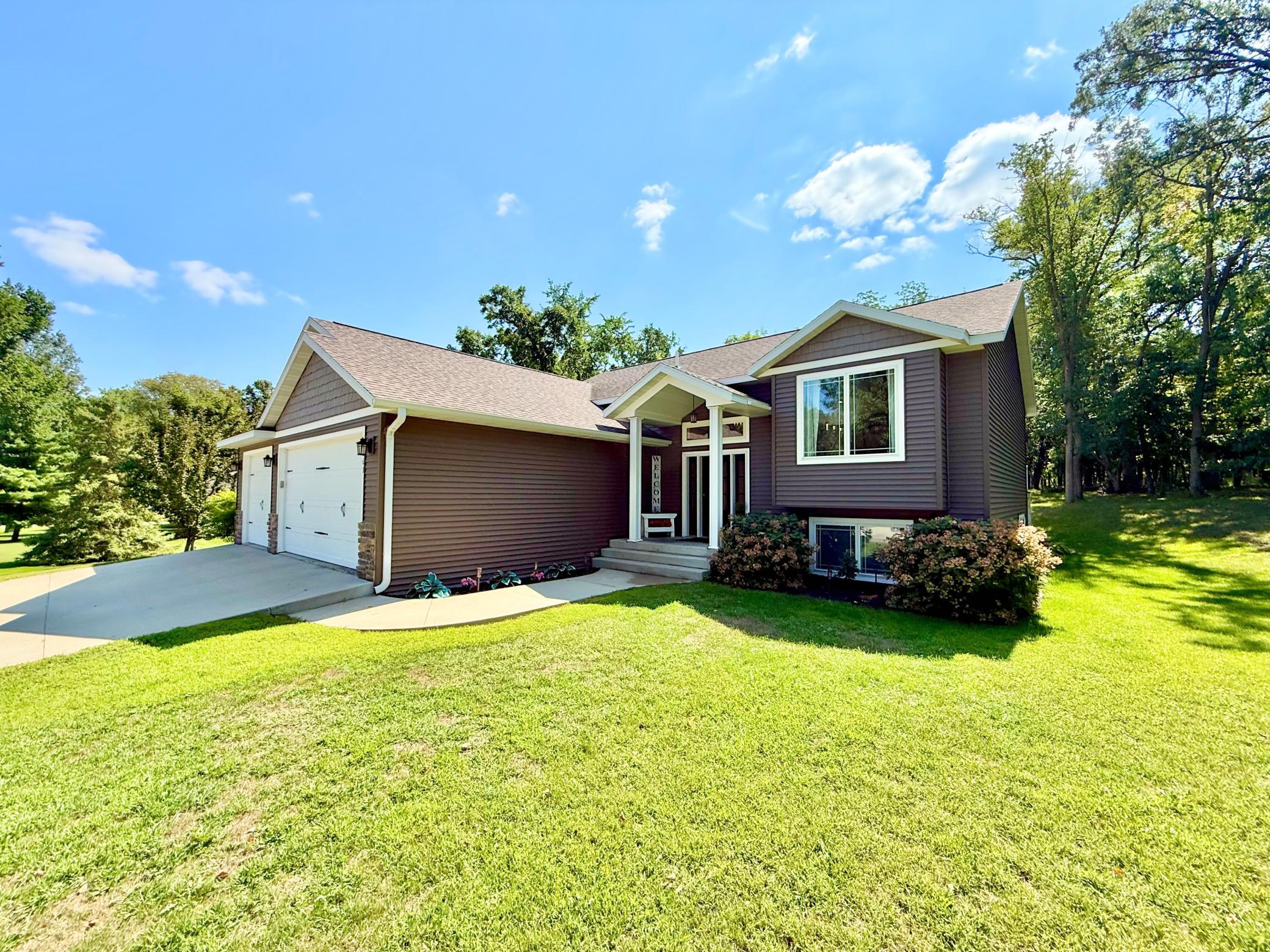 863 Whitetail Lane — photo
