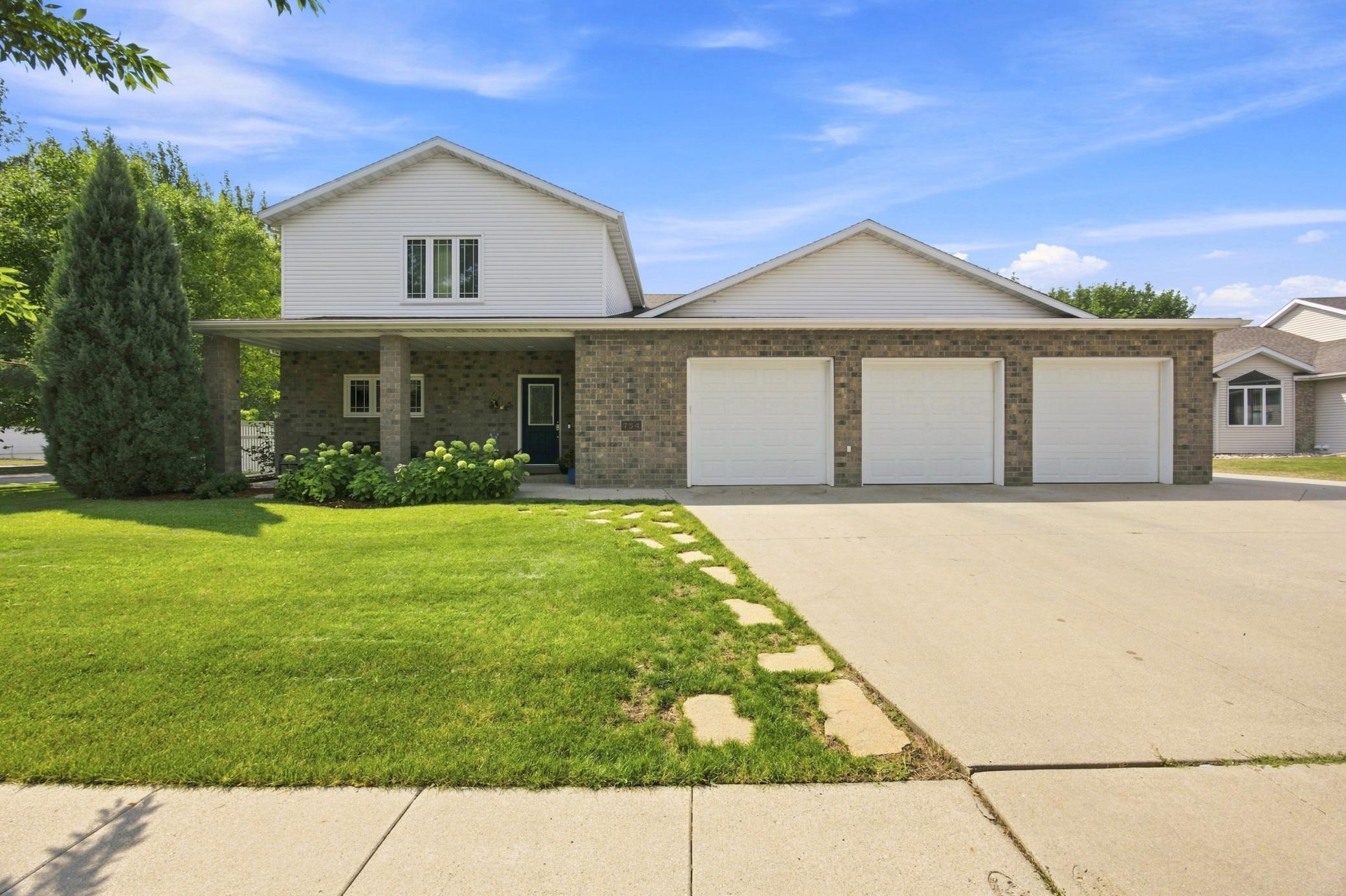 754 Wyndemere Drive — photo