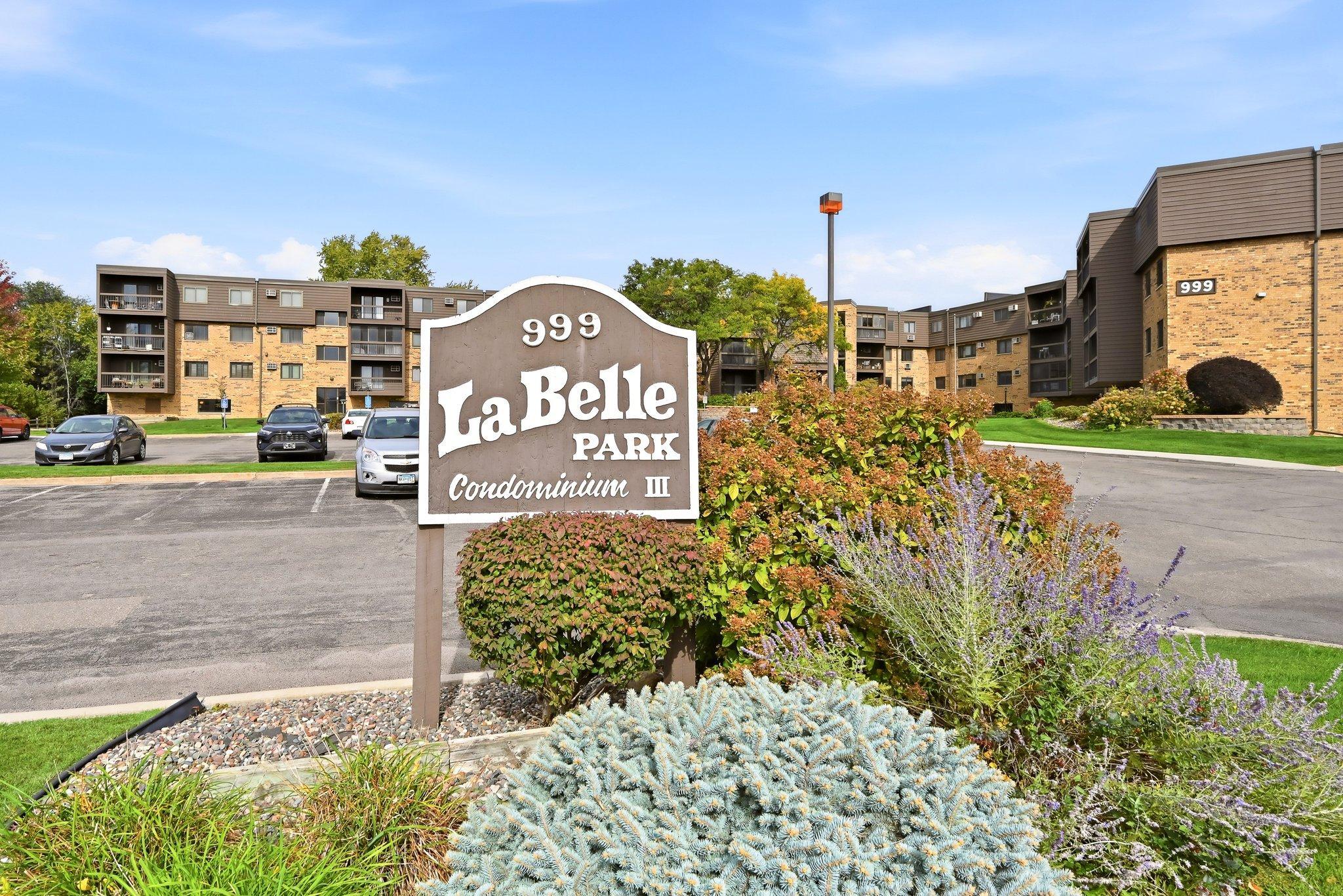 999 41st Avenue NE Unit 210 — photo