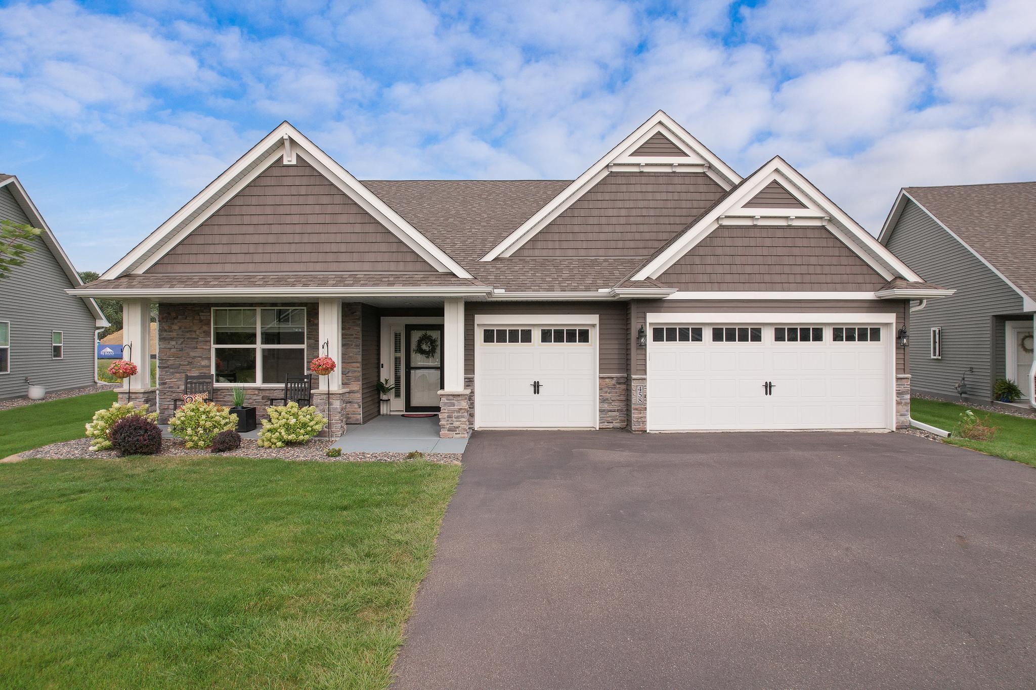 458 Laura Lane SE — photo