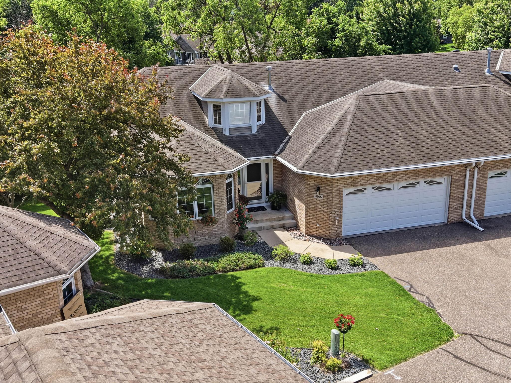 4166 Thornhill Lane — photo