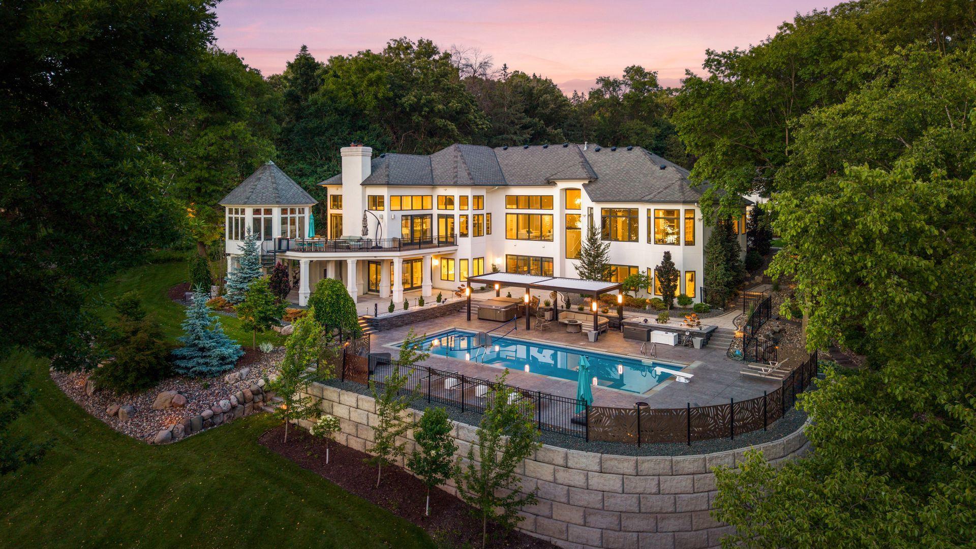 4145 Trillium Lane E — photo
