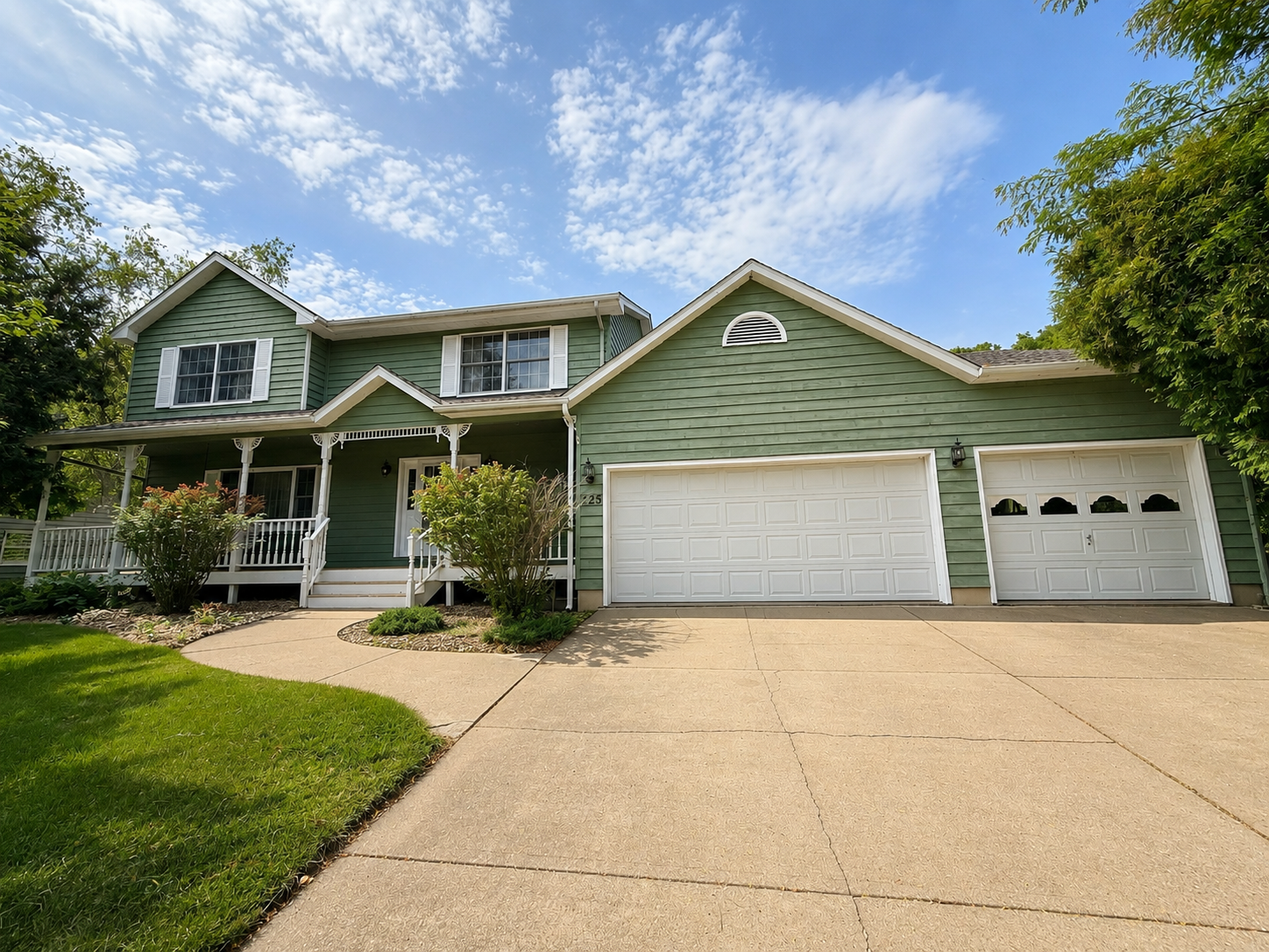 225 Oak Leaf Drive — photo