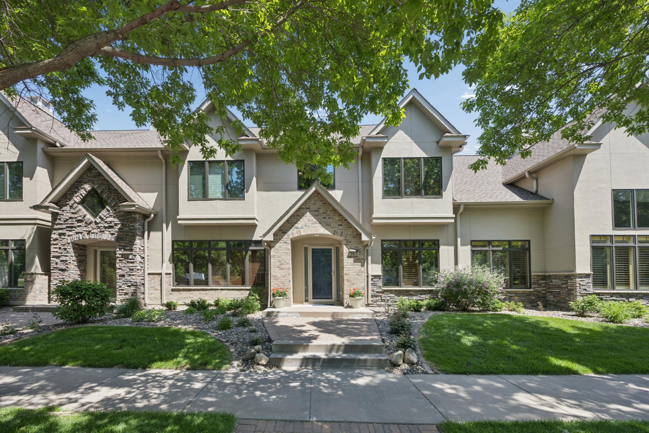 365 Willoughby Way W — photo