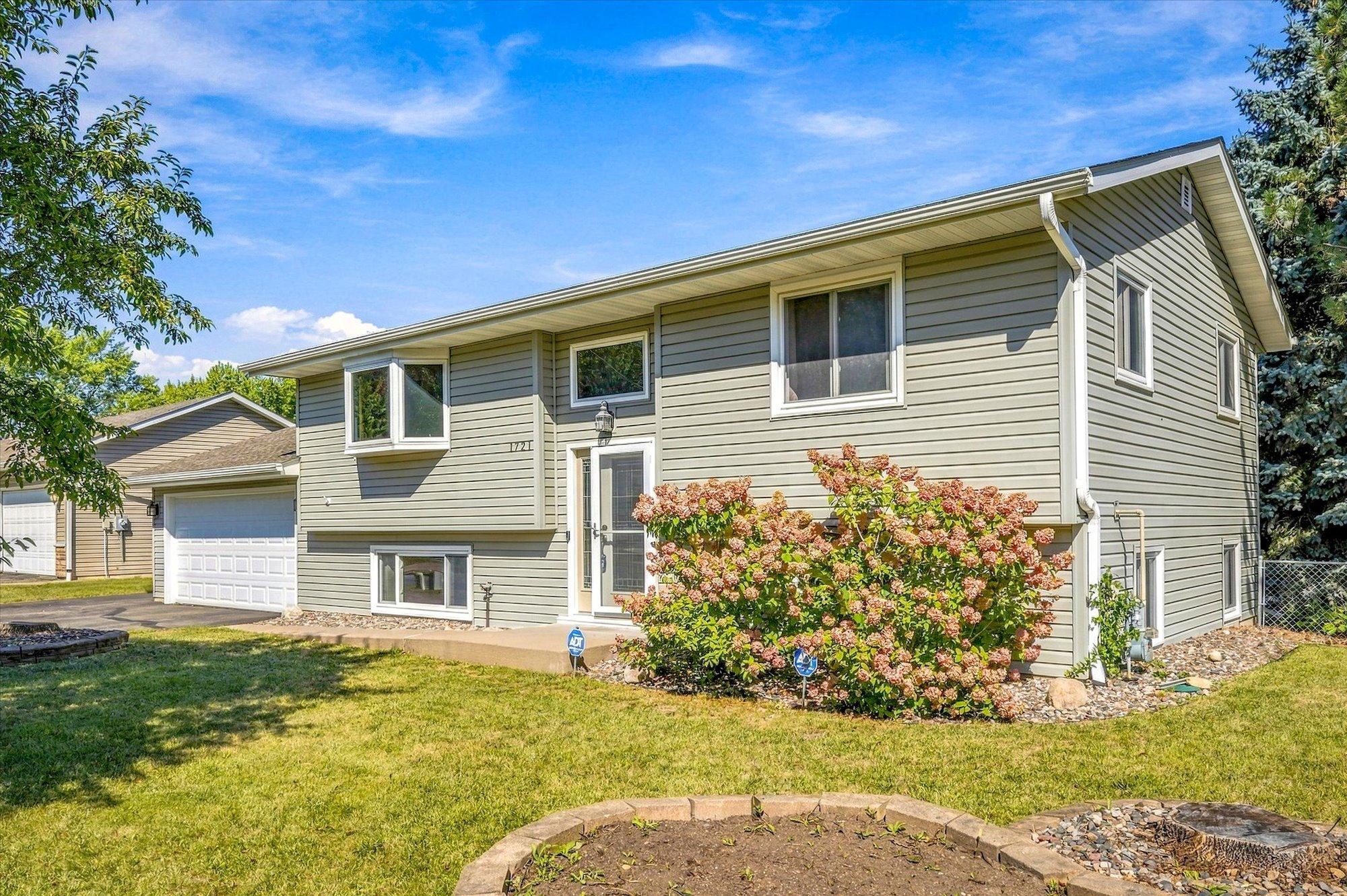 1721 Deerwood Drive — photo