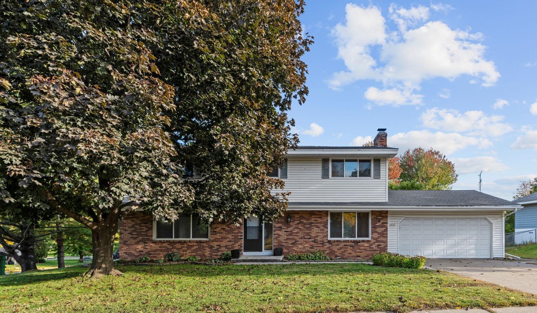 2600 River Hills Drive — photo