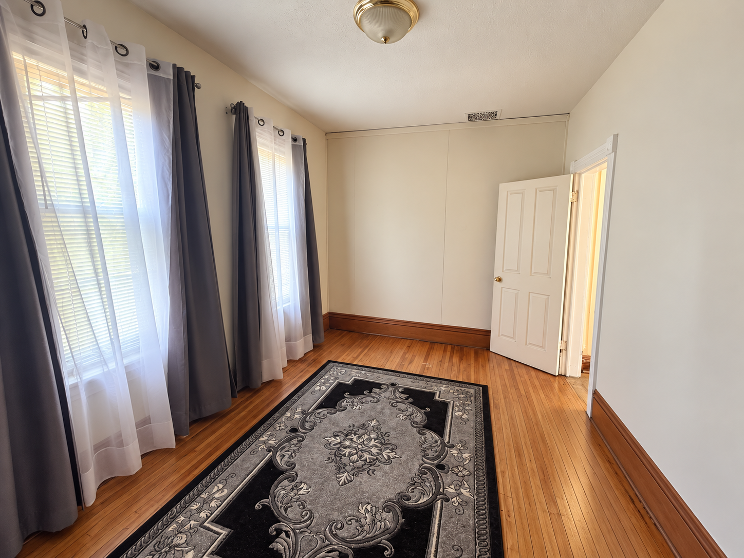 Home in Saint Paul, MN 55103 — photo 2