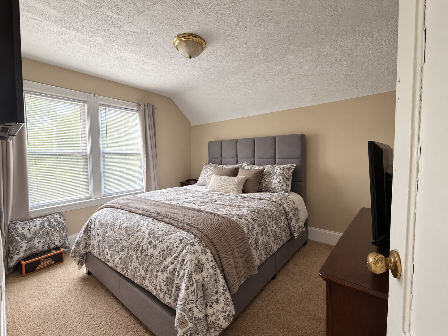 Home in Saint Paul, MN 55103 — photo 3