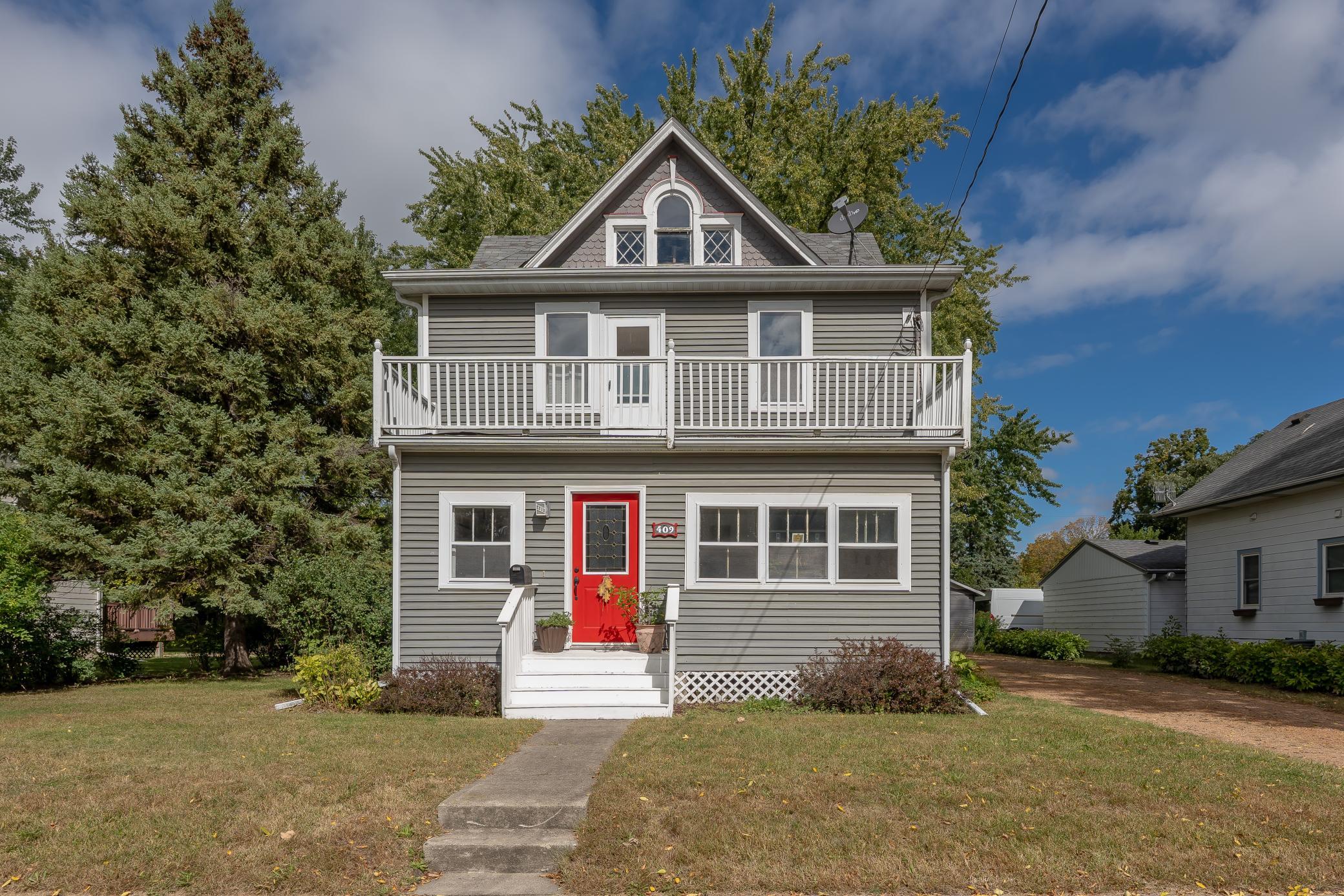 409 Elm Avenue SE — photo