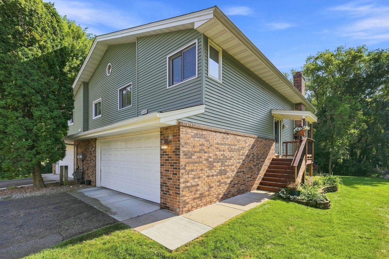 18385 Creeks Bend Drive — photo