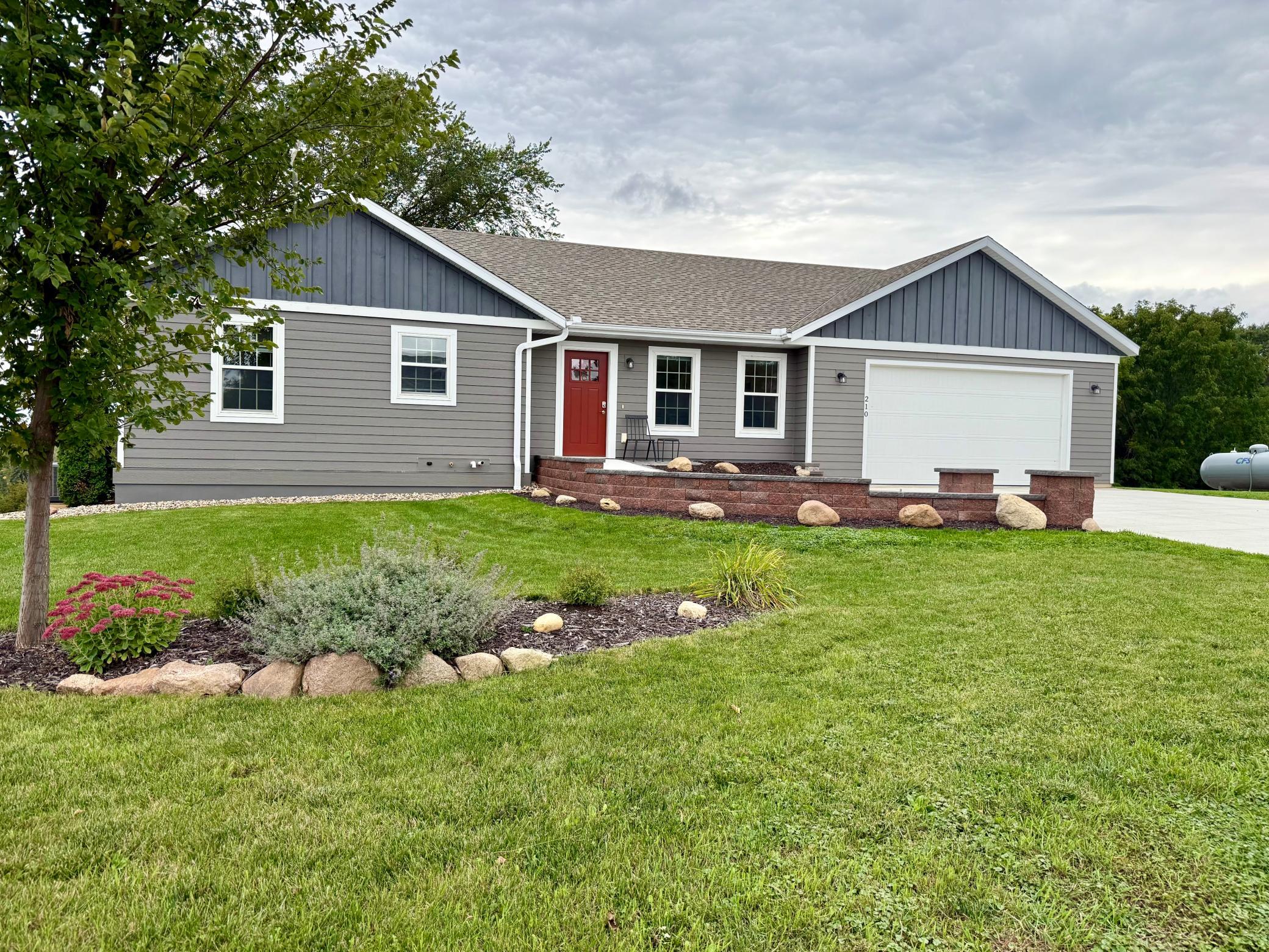 210 Prairie View Drive — photo