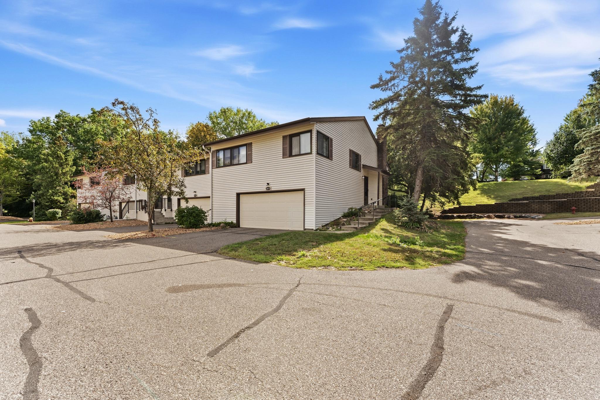 200 Wentworth Avenue W Unit D — photo