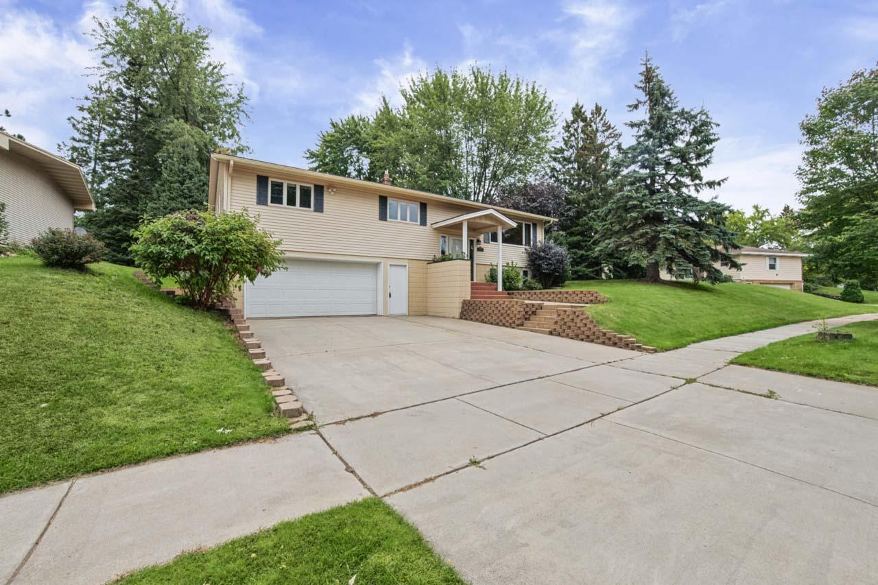 407 Mesabi Drive — photo