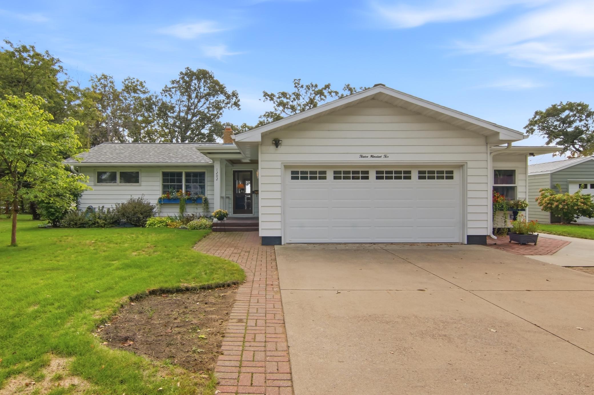 1202 North Shore Drive NE — photo