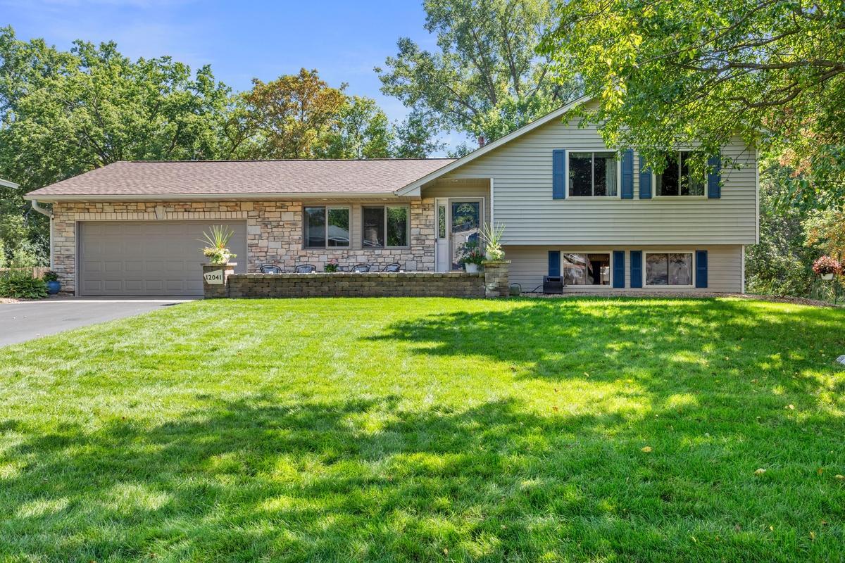 12041 Robin Road — photo