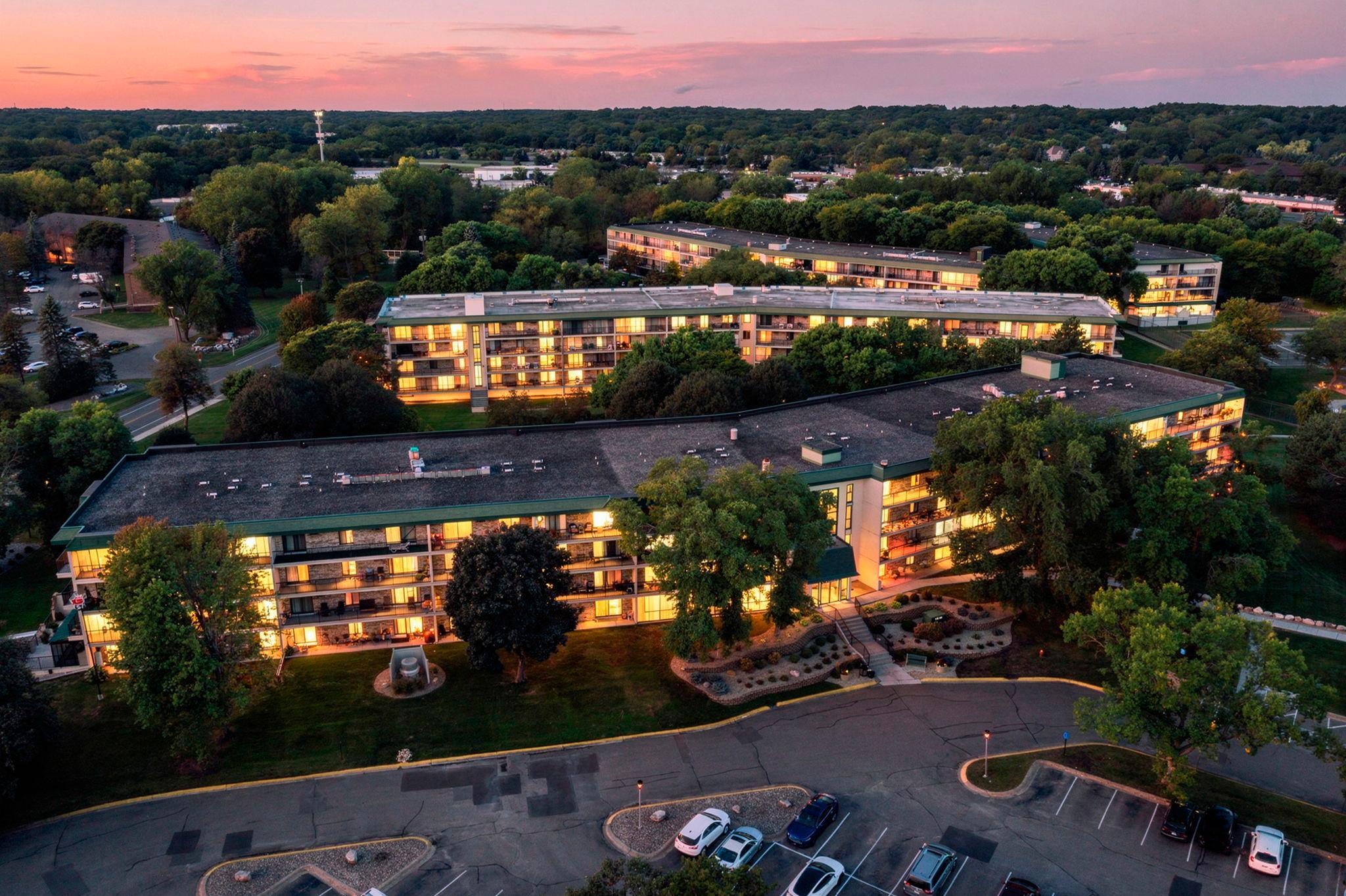 10501 Cedar Lake Road 512 — photo