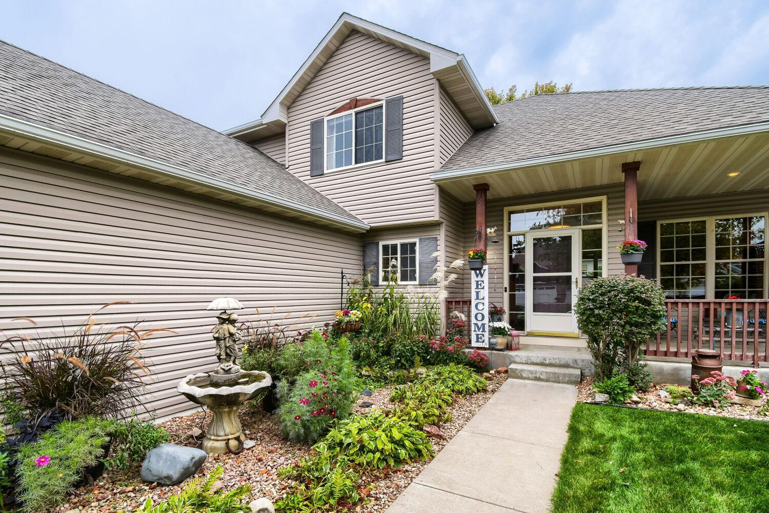 752 Melville Circle — photo