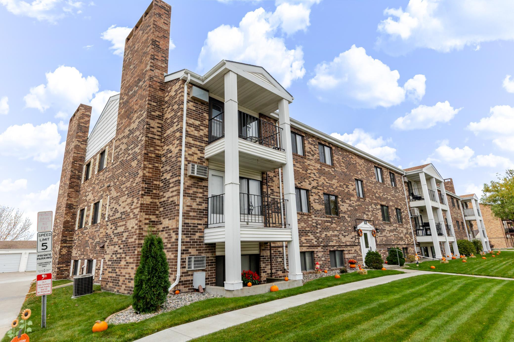 341 Prairiewood Circle S Unit 207 — photo