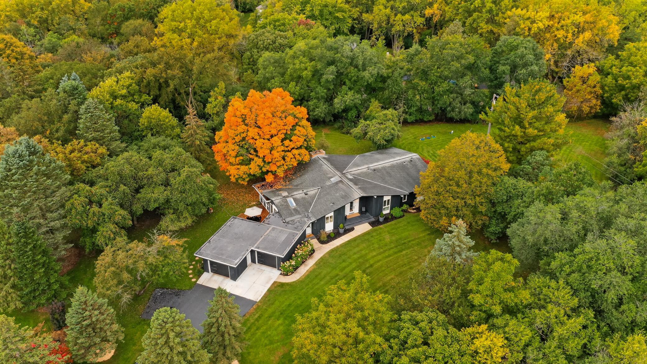 2221 Hillside Lane SW — photo
