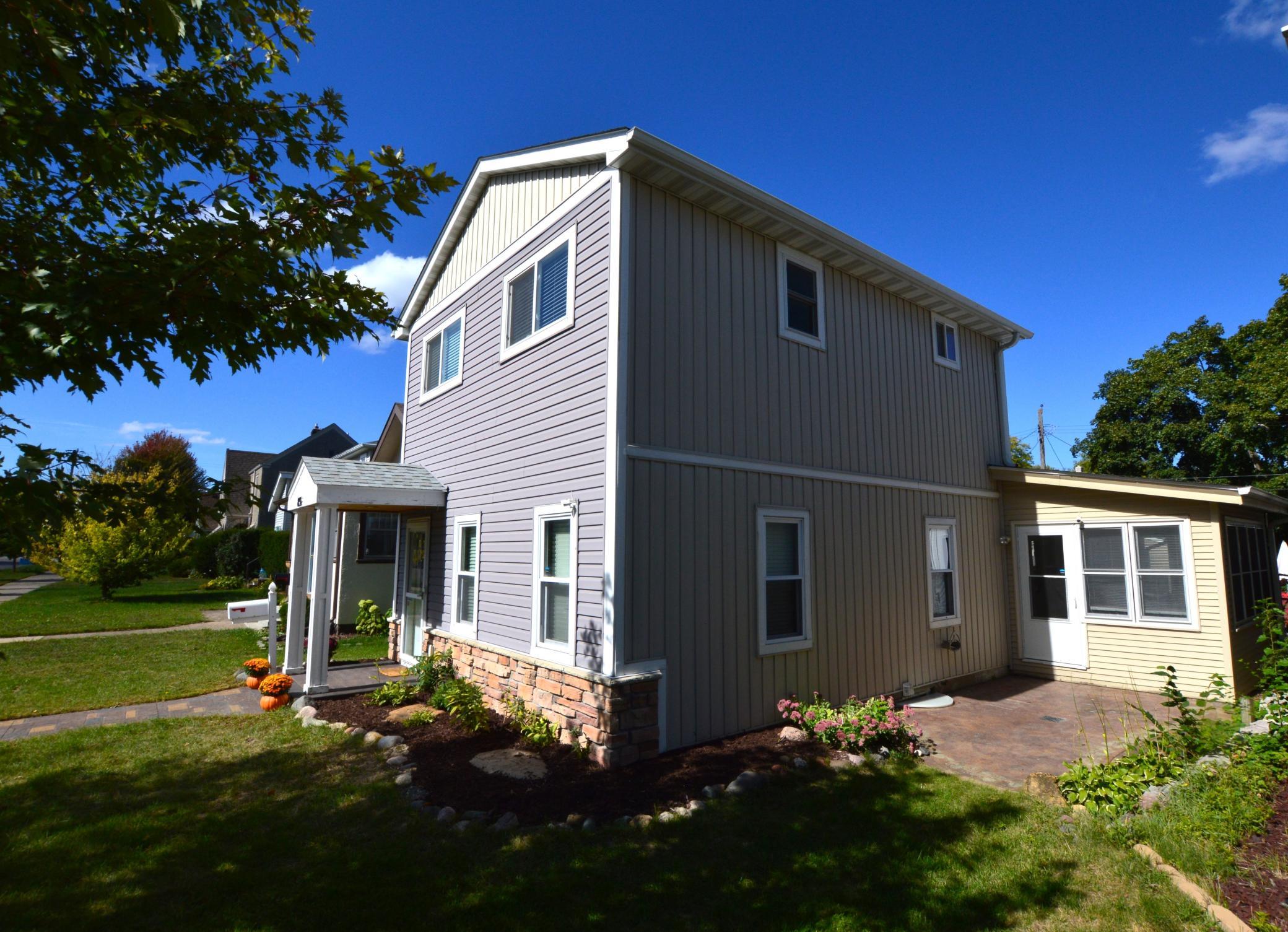 855 Cottage Avenue E — photo