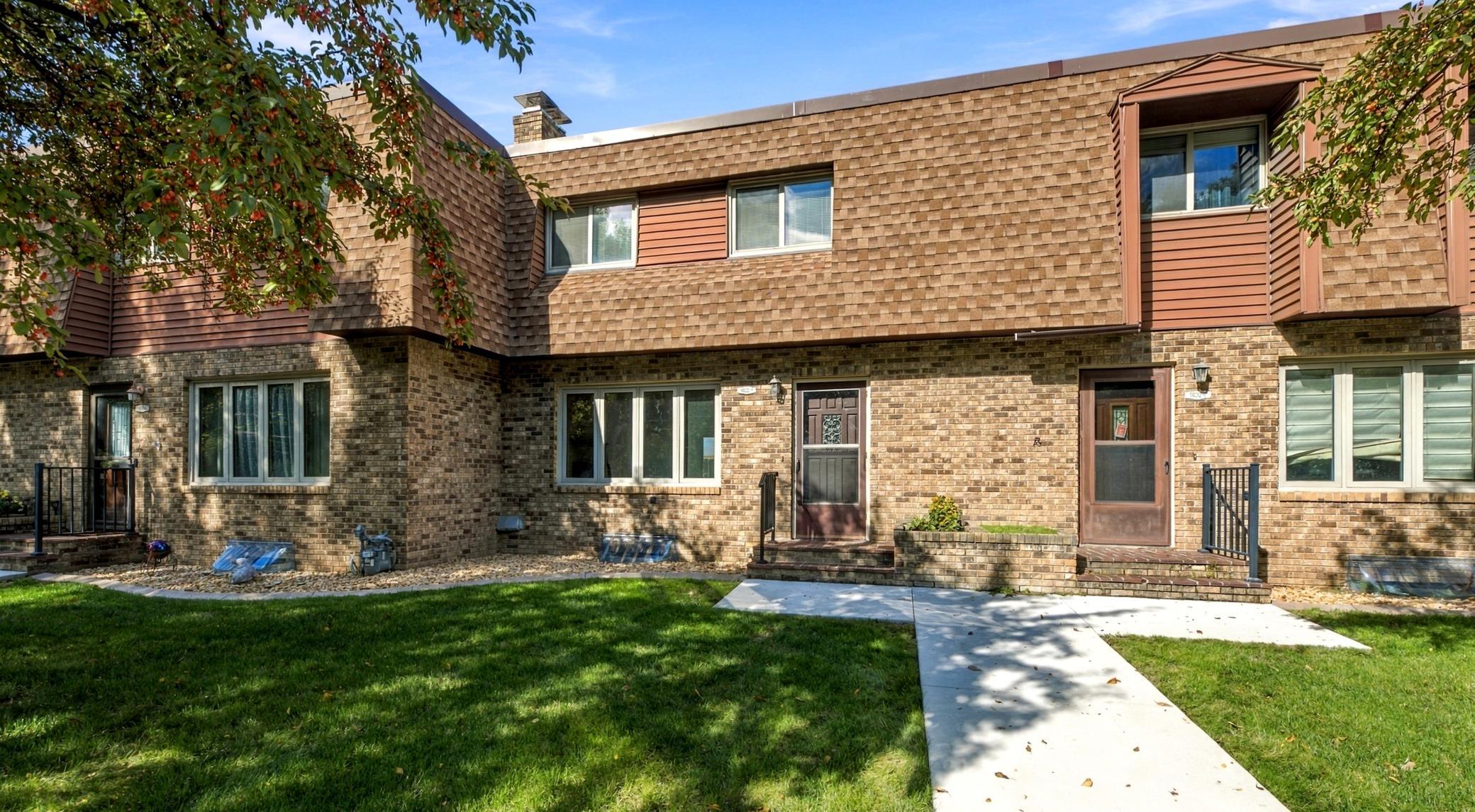 1402 E Gateway Circle S Unit H — photo