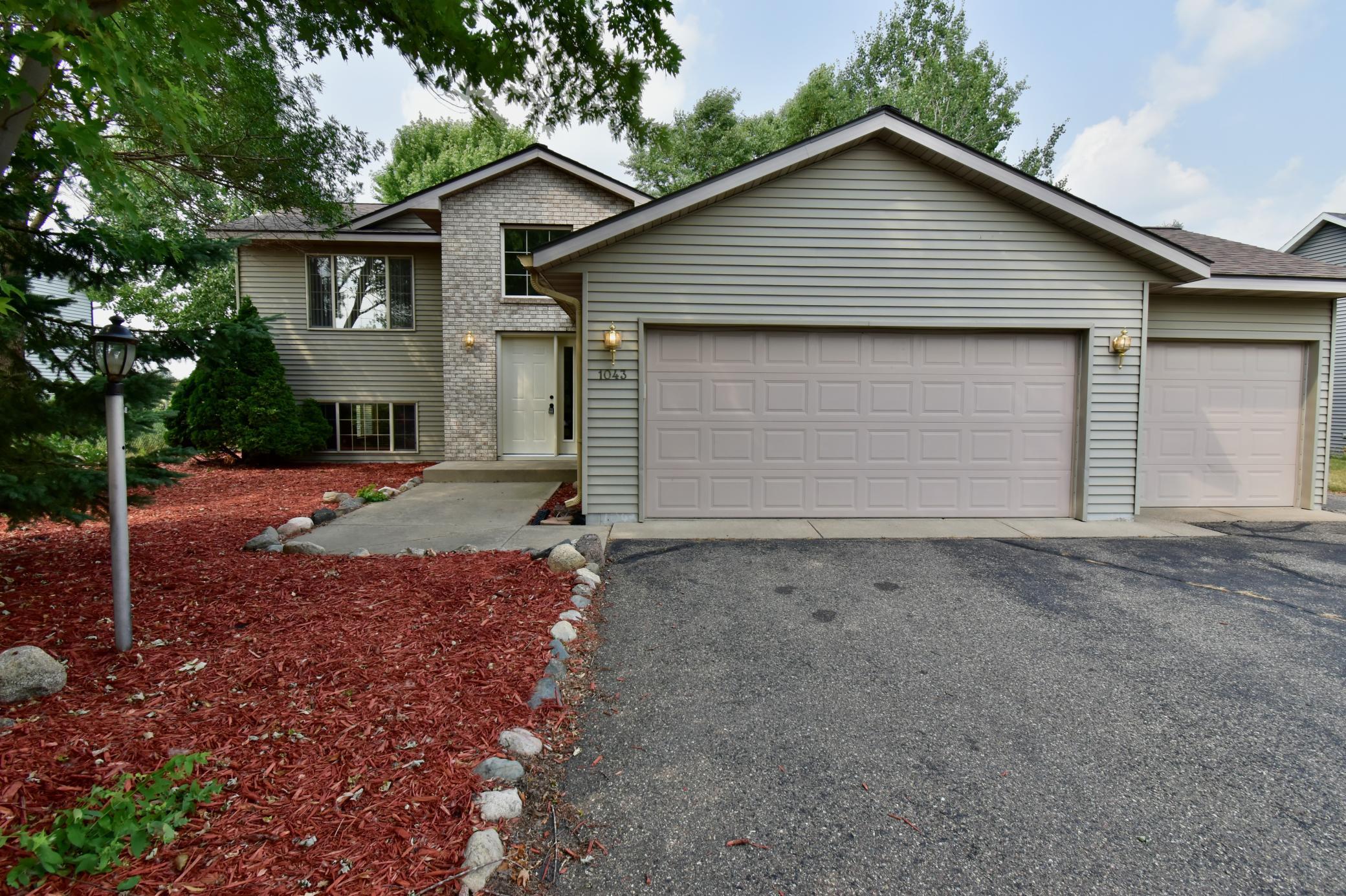 1043 Lawrence Circle — photo
