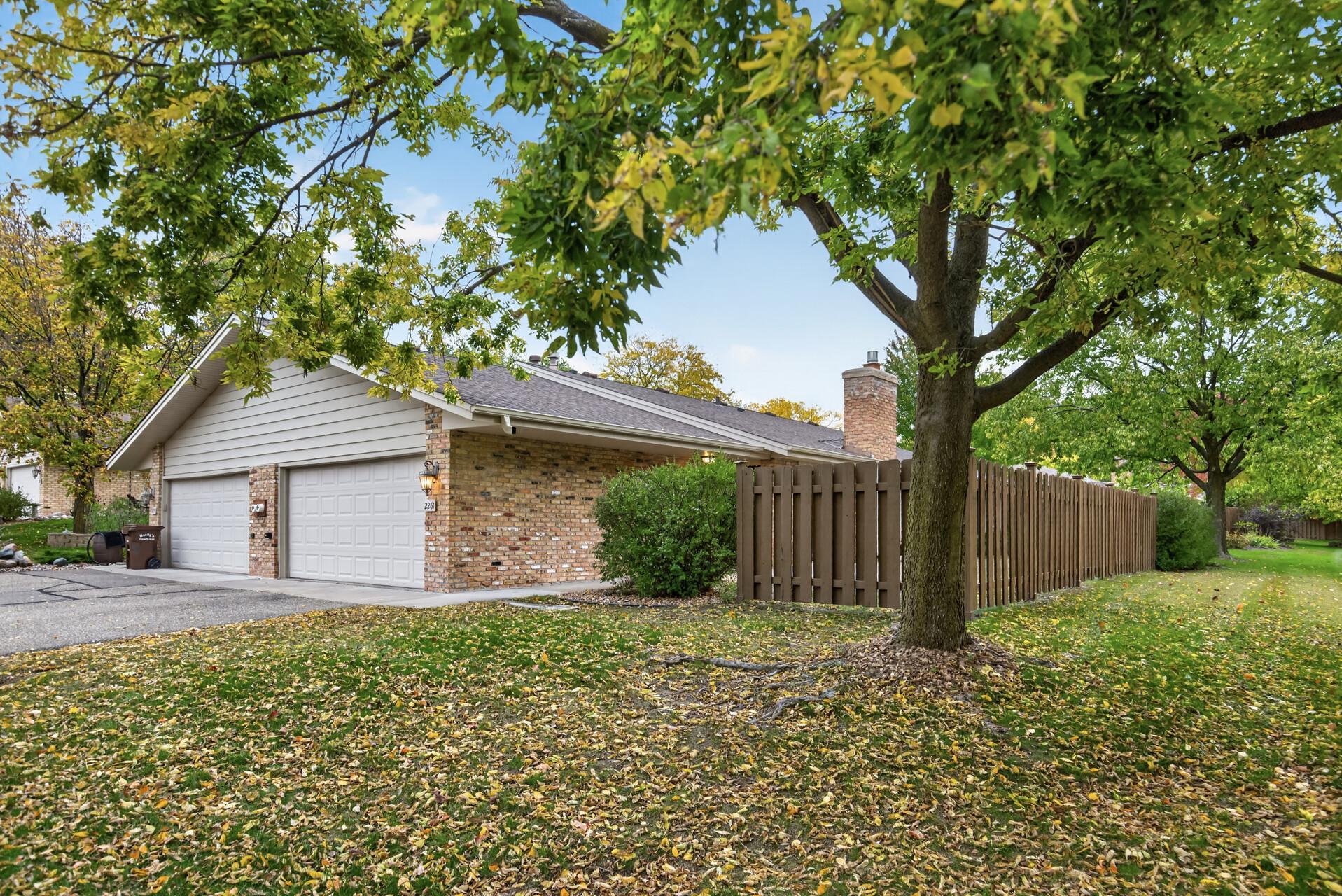 2261 Wildwood Circle — photo