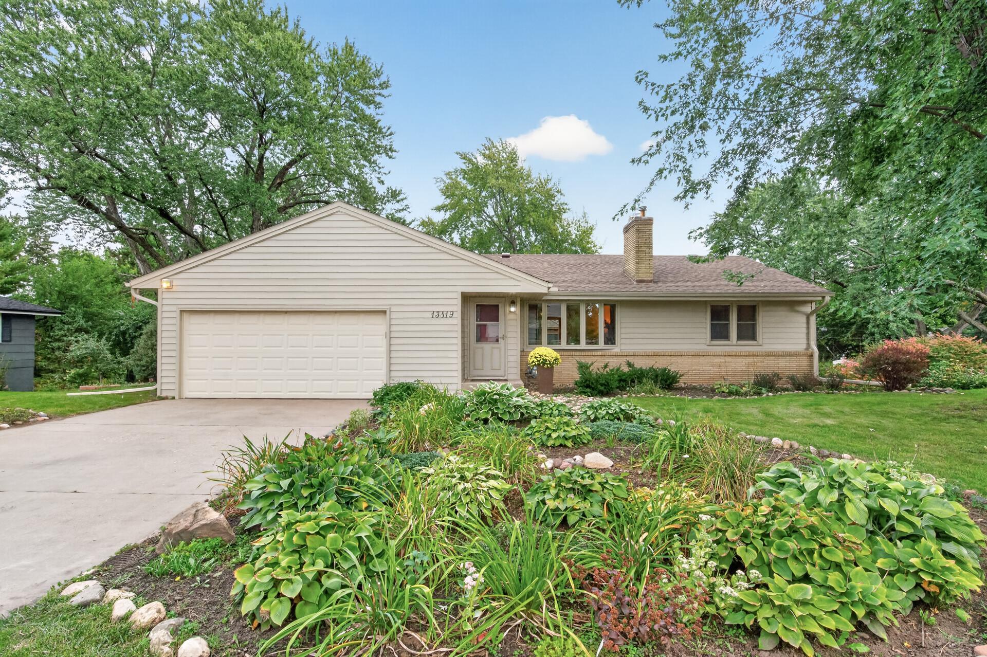 13819 Bellevue Drive — photo