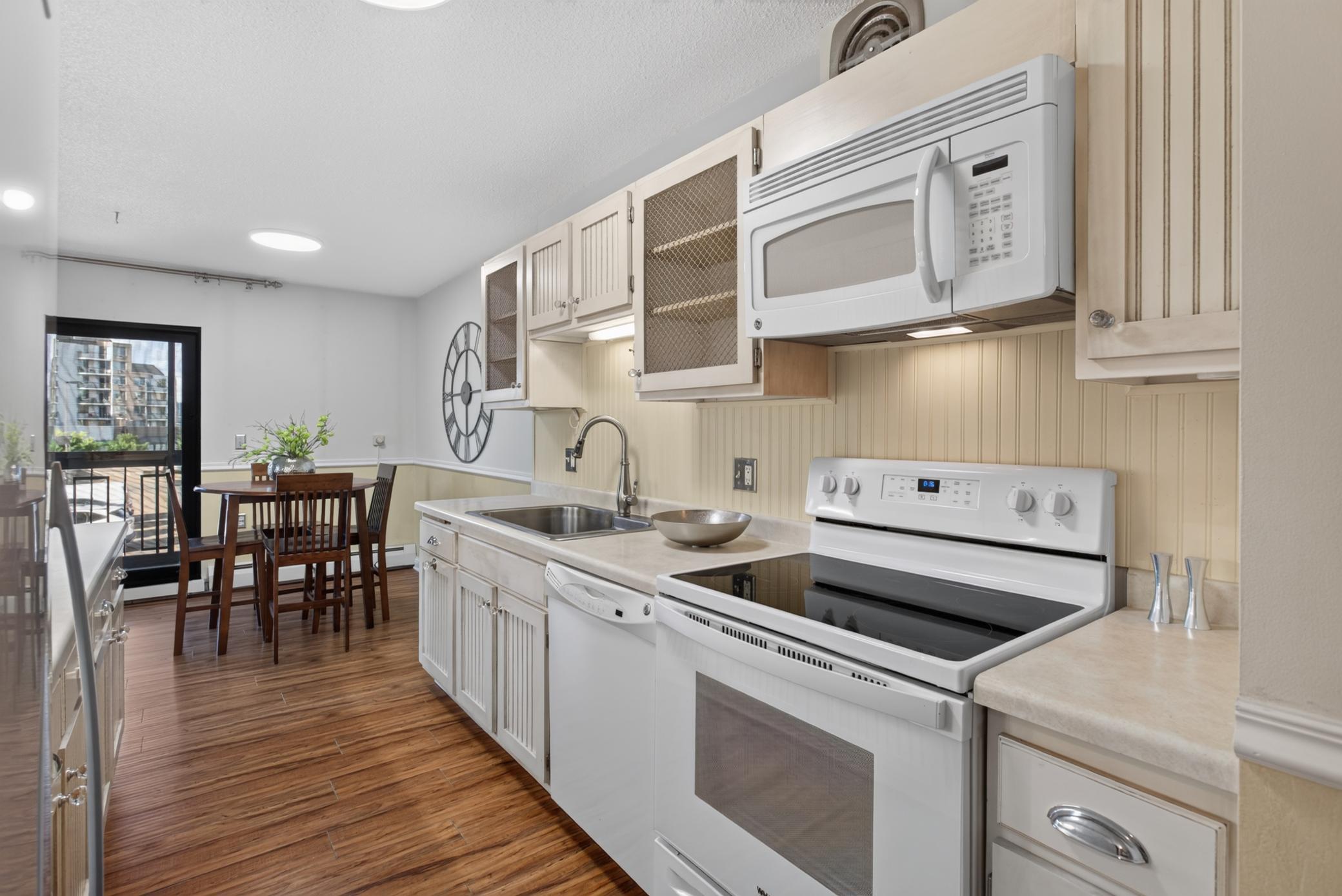 6615 Lake Shore Drive S Unit 304 — photo
